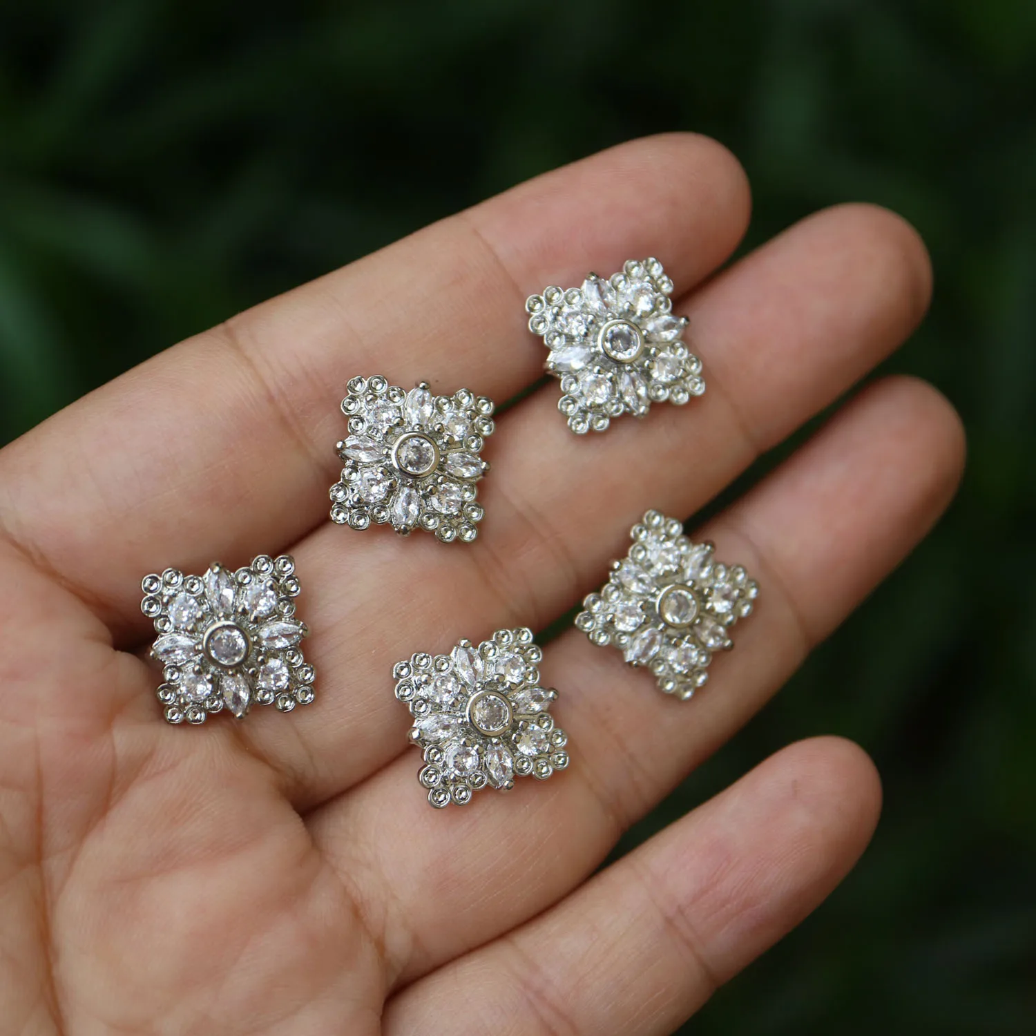 5pcs/lot flower crystal star buttons Cubic zirconia button for clothes Decorative CZ sewing buttons for cashmere Knit cardigan