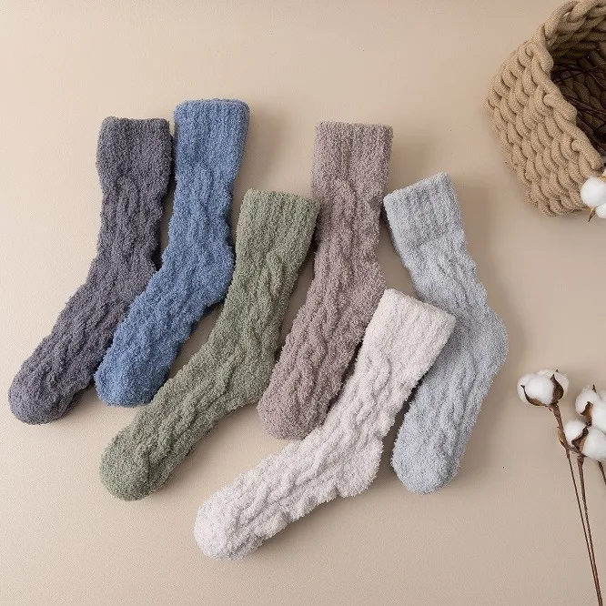

3 пары новых нелиняющих носков для сна, носки средней длины, утолщенные теплые домашние полы, осенние и зимние носки.