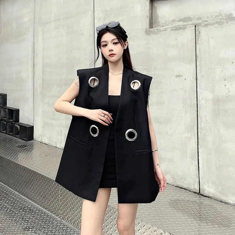 2026 Summer Design Sense Circular Ring Black Suit Vest Jacket Women's New High-end Fashionable Slim Sleeveless Trendy Camisole