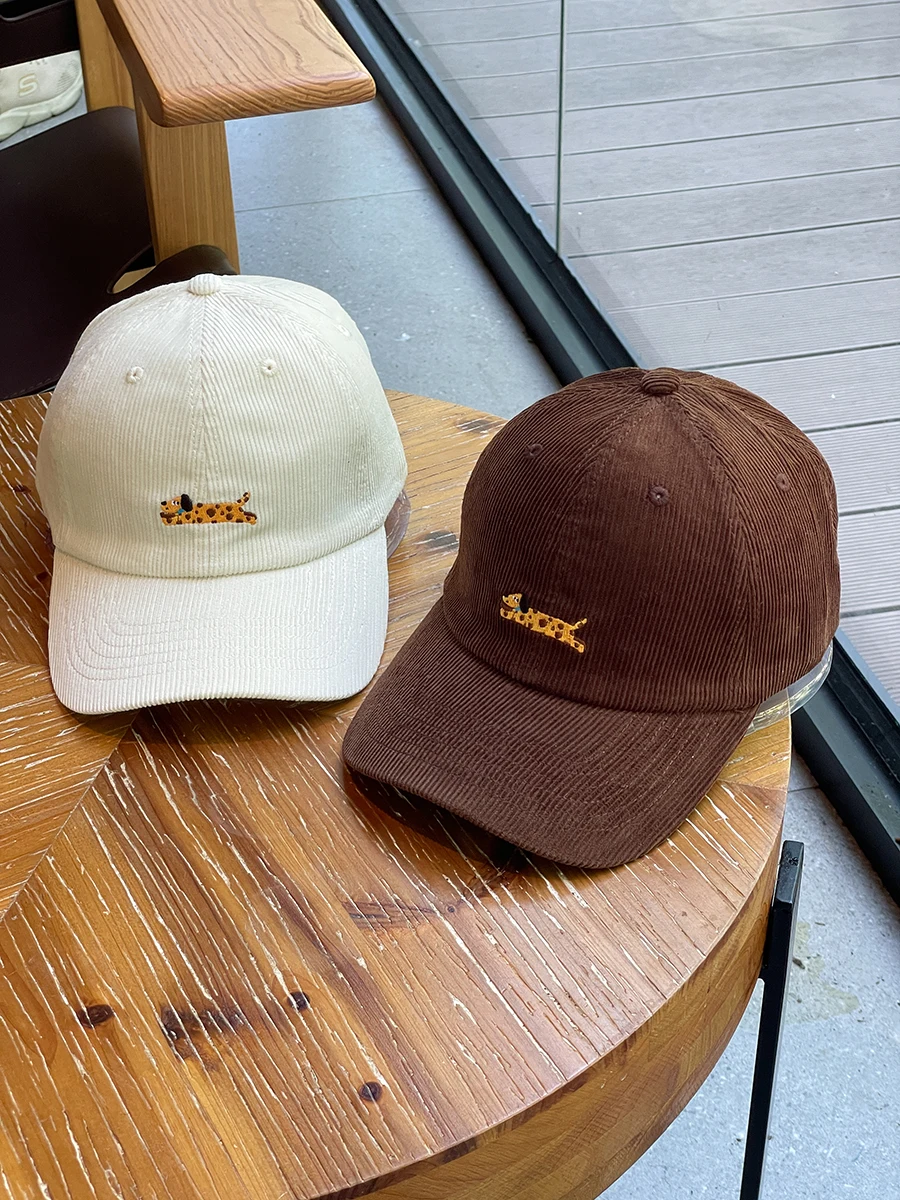 2025 New Corduroy Duckbill Cap for Men, Autumn and Winter Windproof Versatile Face-Slimming Baseball Cap for Women