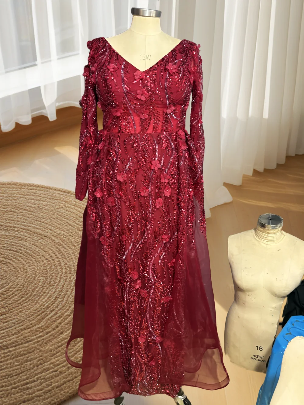 

Oisslec Prom Dress Elegant Vintage Sweet Sexy Red Lace Beads V-Neck Customized Formal Occasion Prom Dress Evening Party Gowns