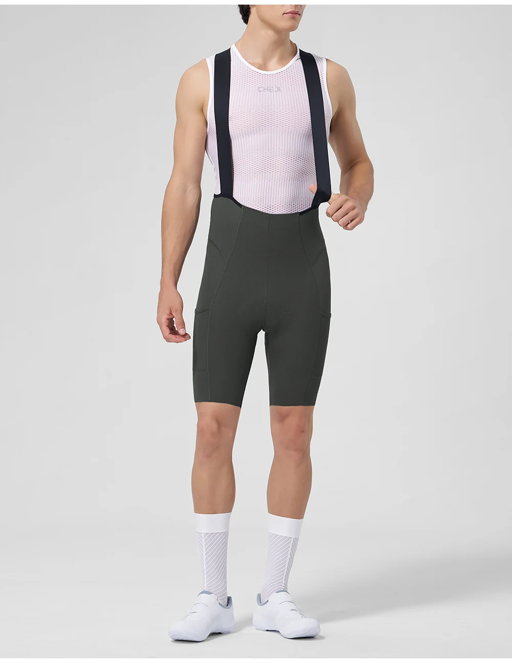 CHEJI Herren Radsport-Trägerhose mit Seitentaschen, nahtlosen, rutschfesten Beinmanschetten, gepolstert für 7 Stunden Fahrt auf Straßen- und MTB-Fahrrädern. – Detail 24