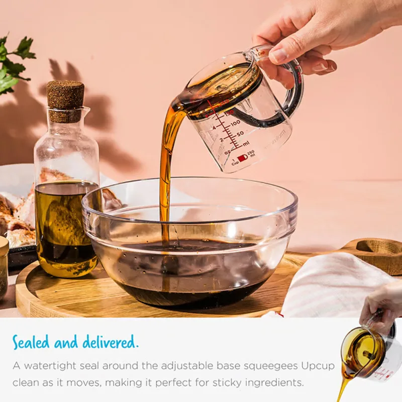 

One-in-all Adjustable Glass Measuring Cup Used in A Blender for Bread Making
