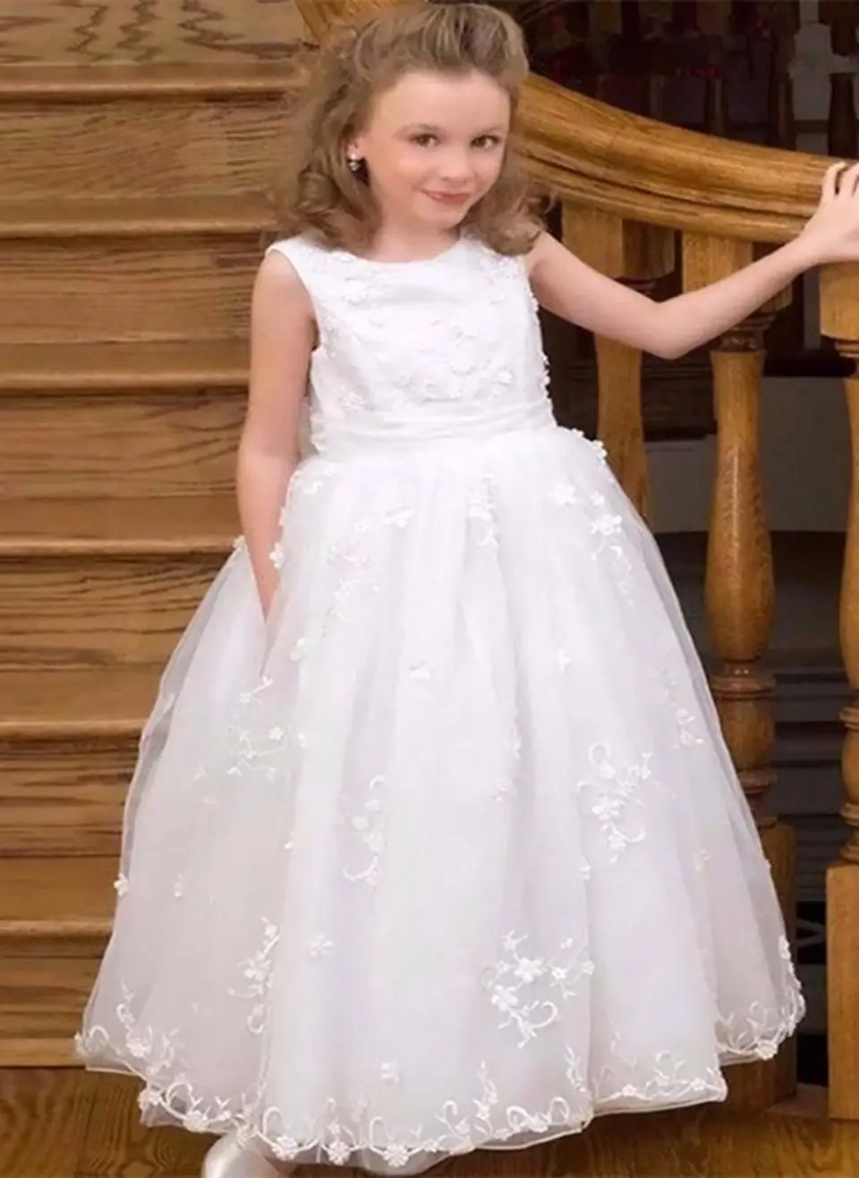 White Flower Girl Dresses Sleeveless Lace Applique Fluffy Kids Evening Gowns For Wedding Princess Party First Communion Gowns