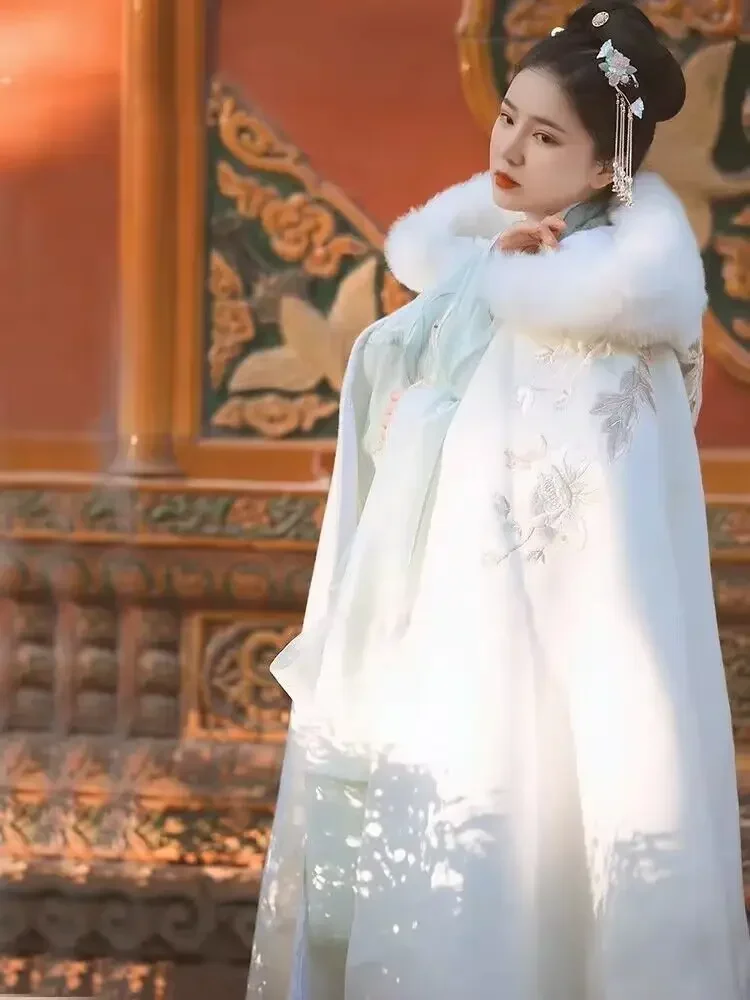 Hanfu เสื้อคลุมผู้หญิงจีนดั้งเดิม2023ฤดูหนาวเสื้อคลุมมีฮู้ดสีขาวอบอุ่นเสื้อคลุมฮาโลวีนชุดคอสเพลย์ผู้หญิงคาร์นิวัล