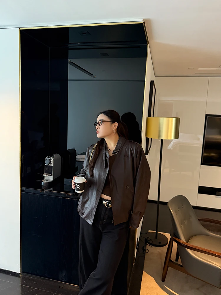 

Повседневная простая кожаная куртка в британском стиле большого размера для женщин, верхняя одежда, модель Pencil Small, бренд Xin, цветная, с круглым вырезом, длинный рукав.