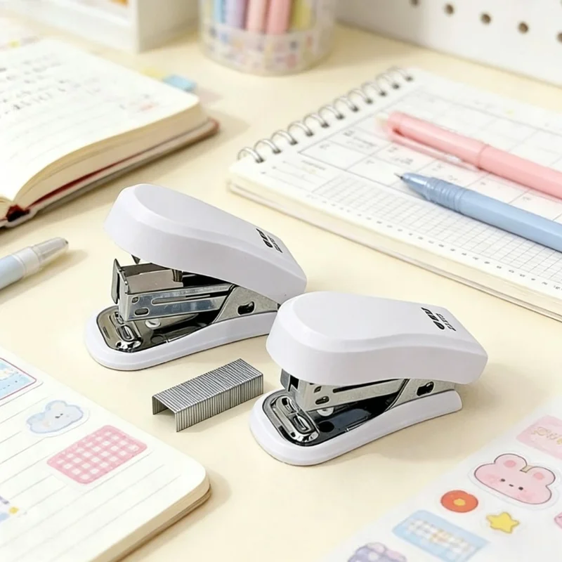 

Cute Mini Stapler for Student Stationery Combo Set Stapler School Tool Convenient Small Stapler and Staples for Binding Paper