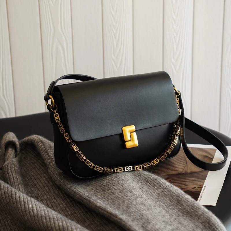 

Shoulder bag New women's Small square Textured flip fashion Versatile underarm Crossbody Women's Chain bag