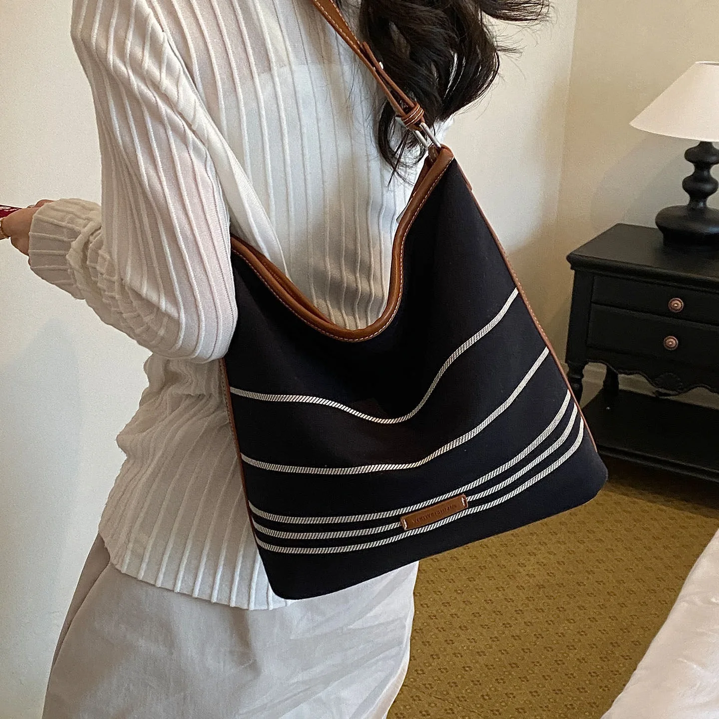 Bolsa Bucket de Lona Listrada - Luxury Bags Women avaliação e preço