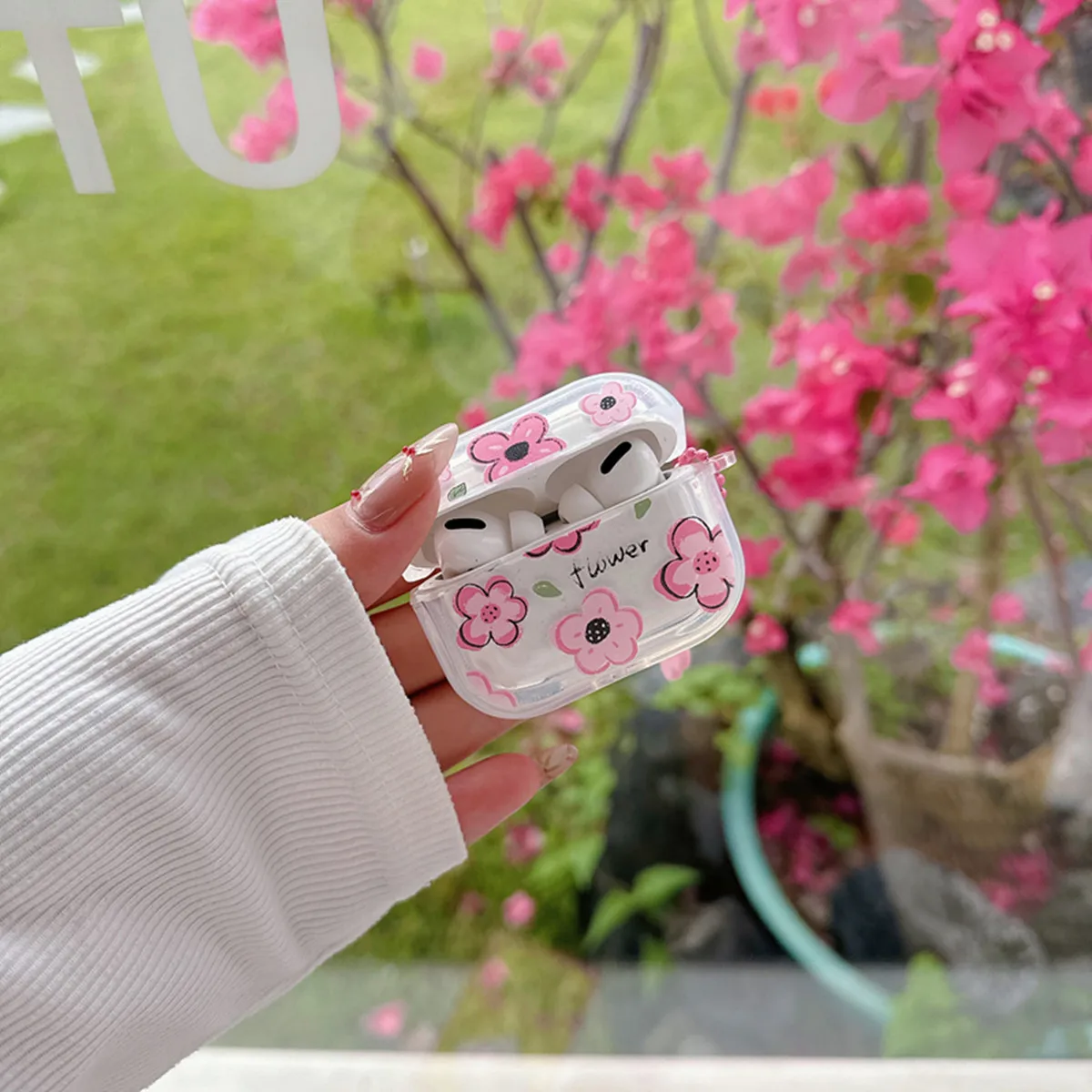 カワイイキーホルダー付きのかわいい漫画のイヤホンケース、美しい花柄のデザイン、手描きのプラッシュプラム、airpods Pro 2、1、3