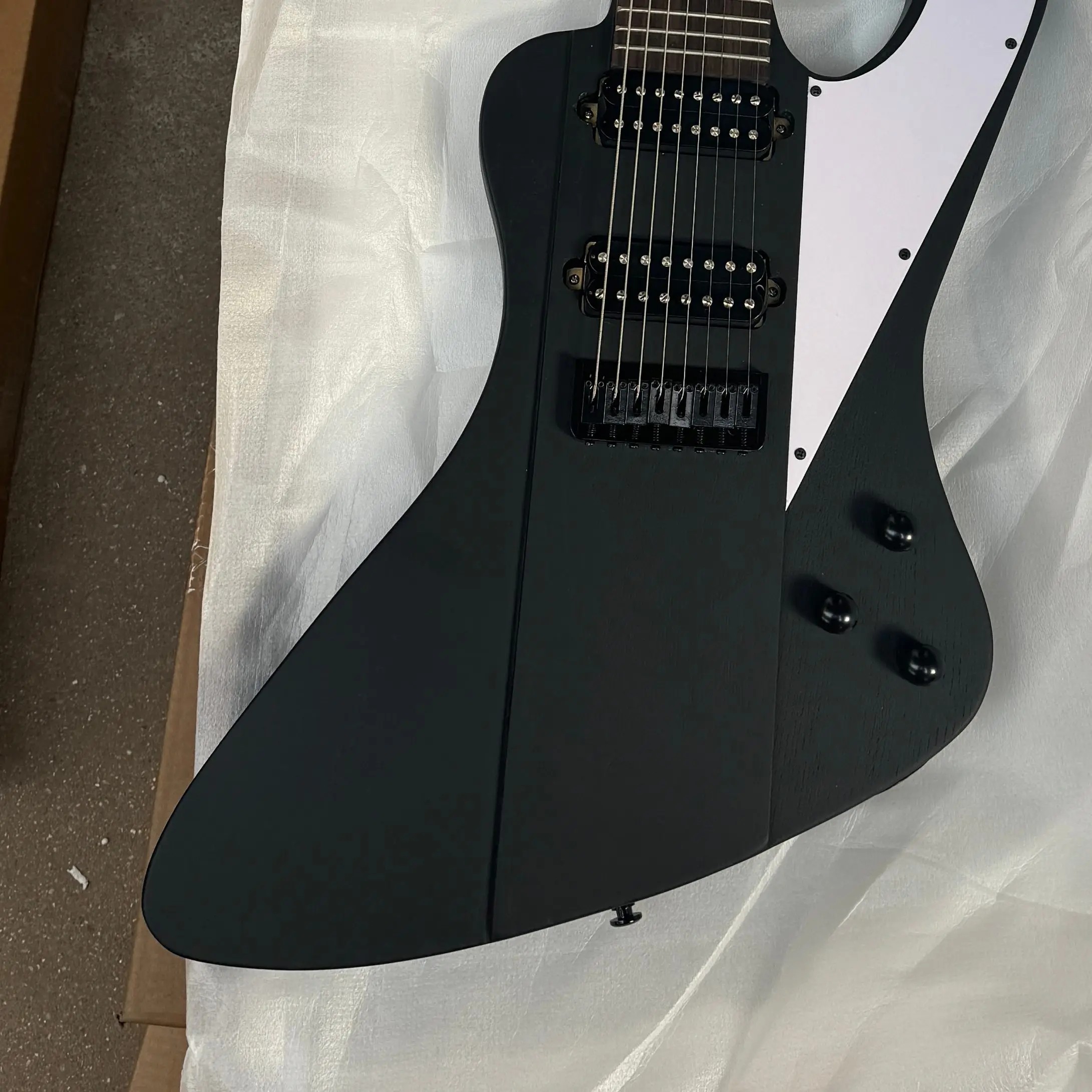 New Electric Guitar with Irregular Shape and 8 Strings, Fixed Bridge, Rock and Jazz Style Instrument Suitable As A School Gift
