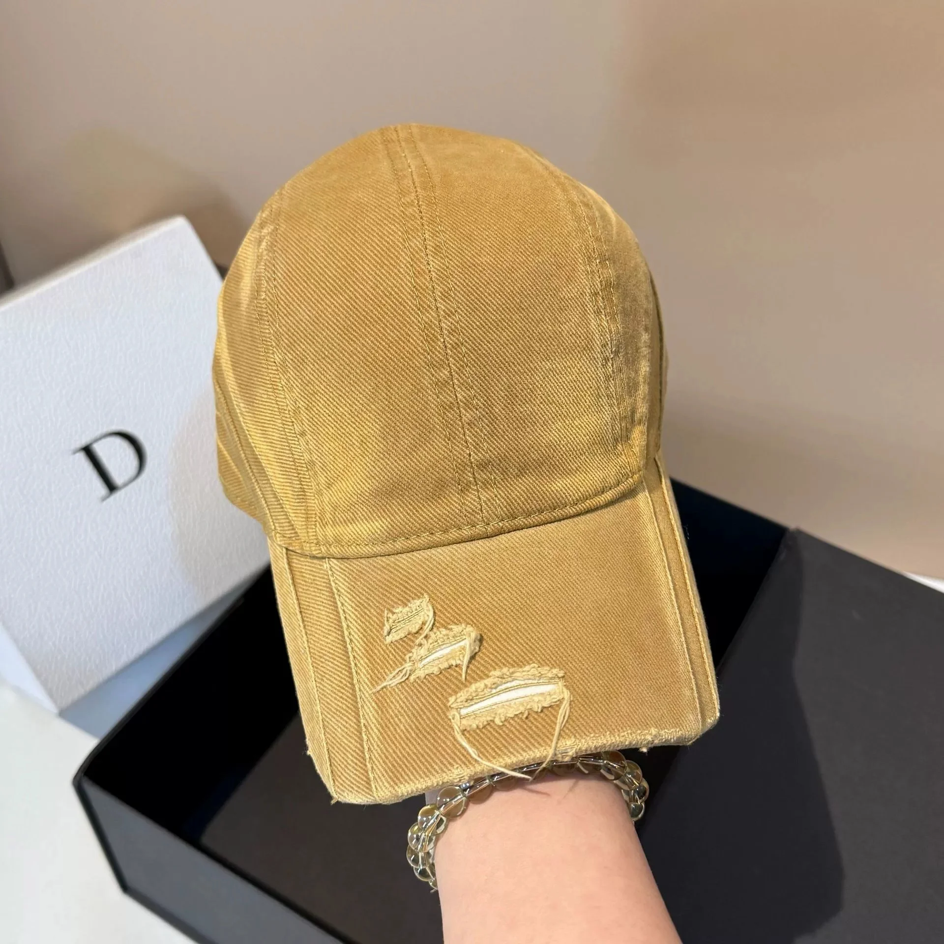 2026 New Seamless One-Piece Distressed Baseball Cap Spring Outdoor Versatile Face-Covering Wide-Brim Duckbill Cap