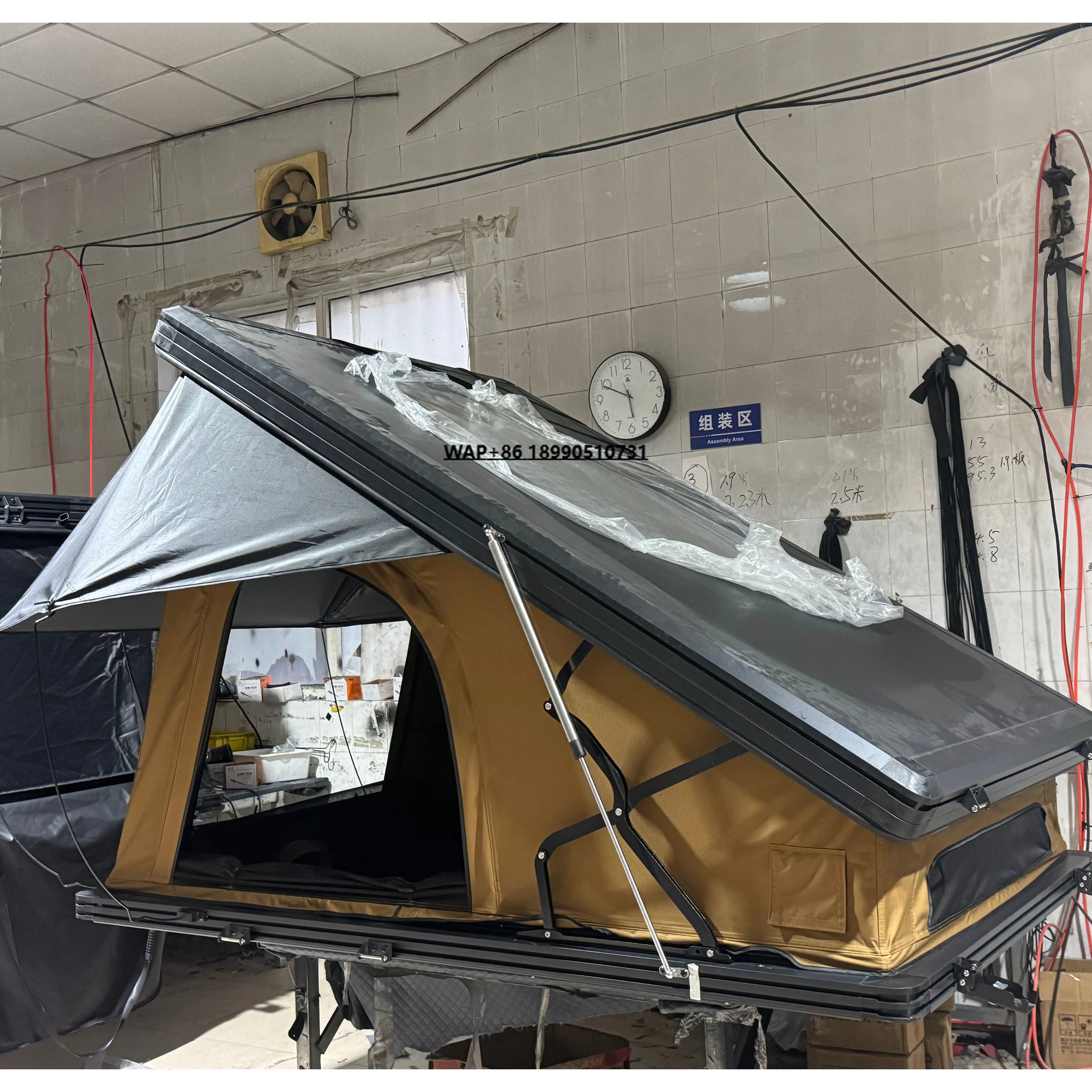 

4X4 UV Resistant Waterproof 4 Person Aluminium Hard Shell Roof Top Tent Clamshell Hardshell Car Rooftop Tent for Camping