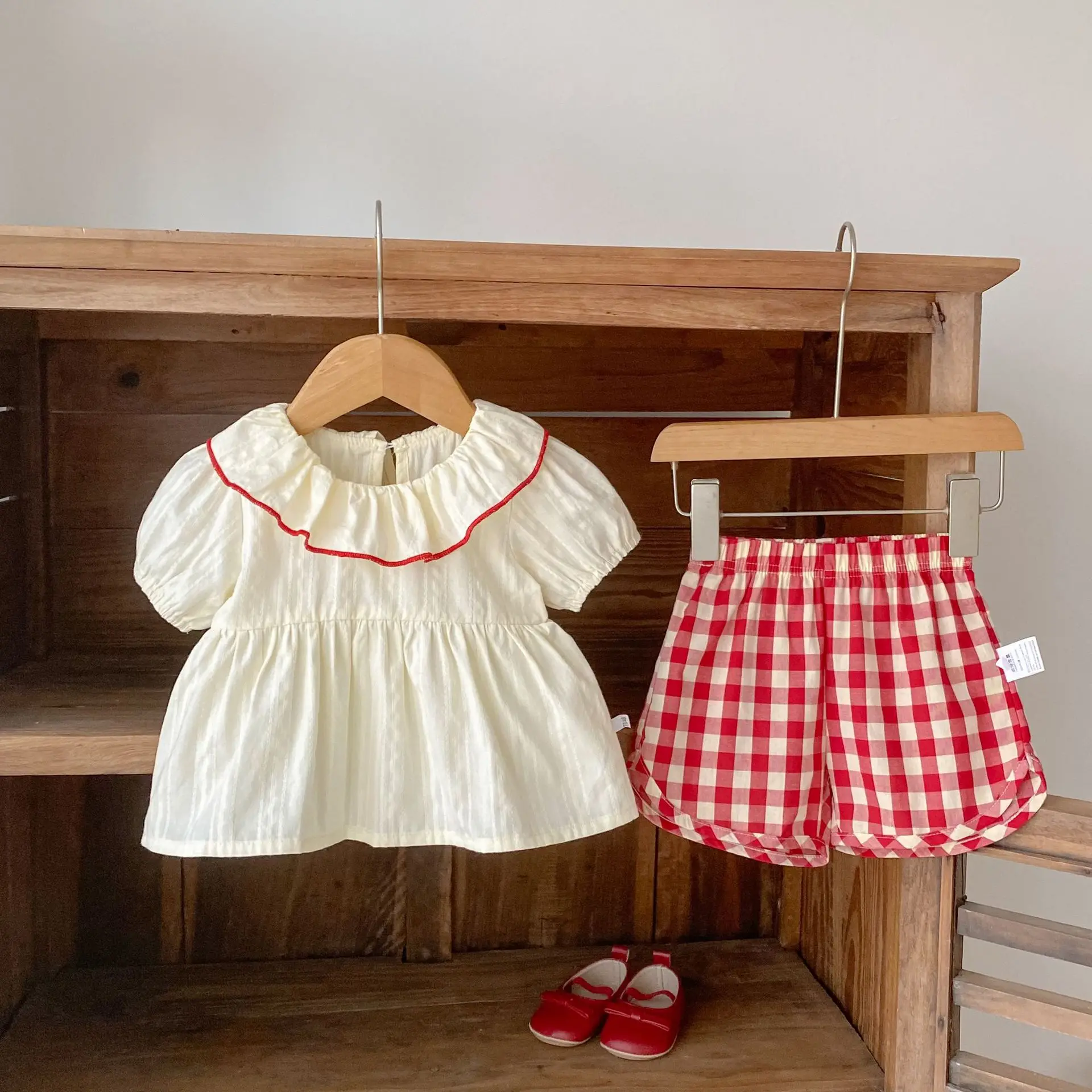 conjunto-de-roupas-de-verao-2026-para-bebes-camisetas-de-manga-curta-com-gola-franzida-para-meninas-shorts-xadrez-2-pecas-roupa-fina-de-algodao-para-criancas