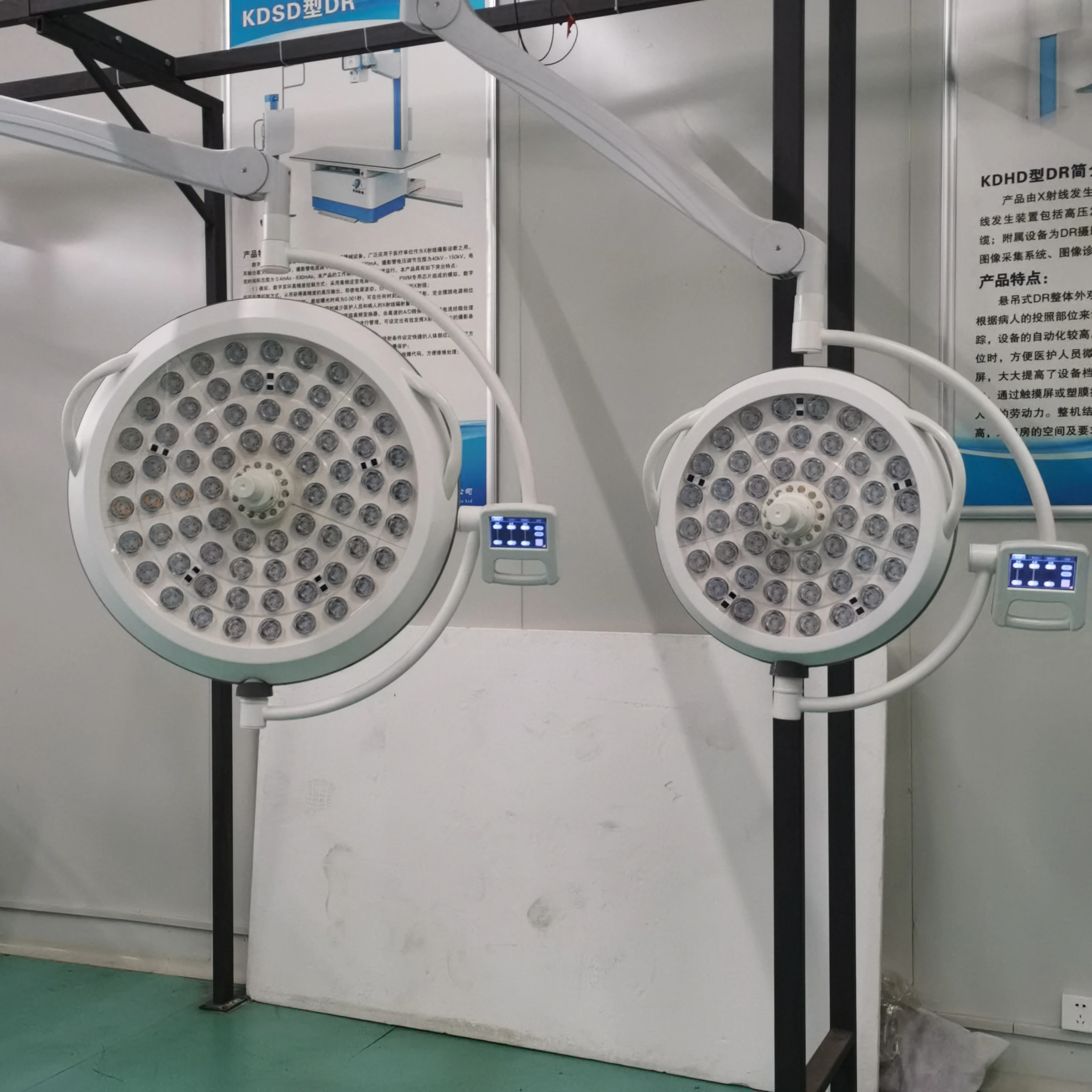 Mobile 700mm Hospita Medical Surgical LED Examination Light Vertical Cold Light Operating Lamp Price