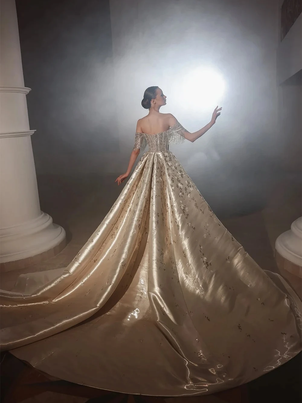 ชุดแต่งงานแบบตรงประดับพู่ระยิบระยับ DMDRS พร้อมชายกระโปรงถอดได้ ประดับด้วยลูกปัด ดีไซน์หรูหราแบบเปิดไหล่ ชุดเจ้าสาวสั่งตัดได้