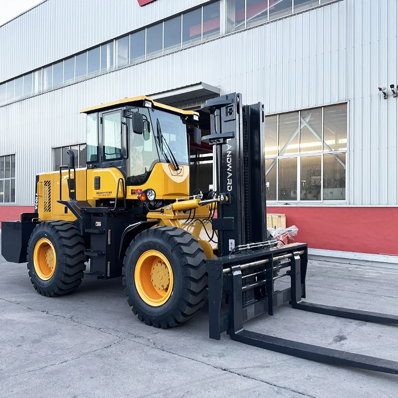 Cina disesuaikan 4x4 Drive Forklift Off Road empat roda penggerak semua medan Forklift 6 M berlaku penanganan gudang