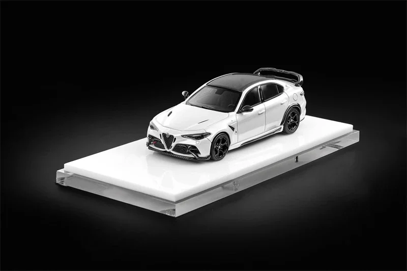MH Motorhelix 1:64 Alfa Romeo Giulia GTAm White / Black / Green Resin Model Car