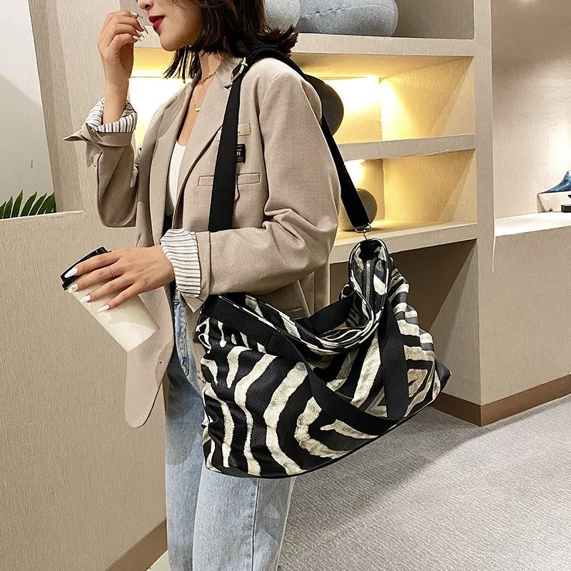 Fashion Zebra Pattern Women\'s Large Capacity Tote Bag Soft Pu Leather Design Ladies Travel Shoulder Messenger Bag High Quality