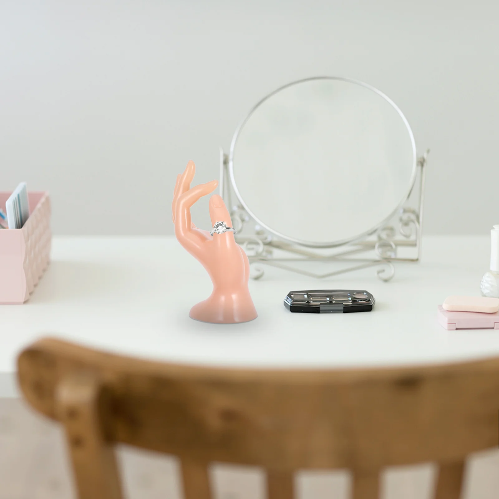 

Resin Jewelry Display Hand Holder Realistic Chic Design Ring Bracelet Necklace Organizer for Store Counter Exhibition