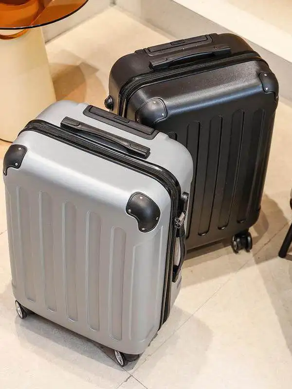 lightweight-multi-functional-glossy-surface-carry-on-suitcase-durable-pull-rod-travel-luggage-stylish-student-bag