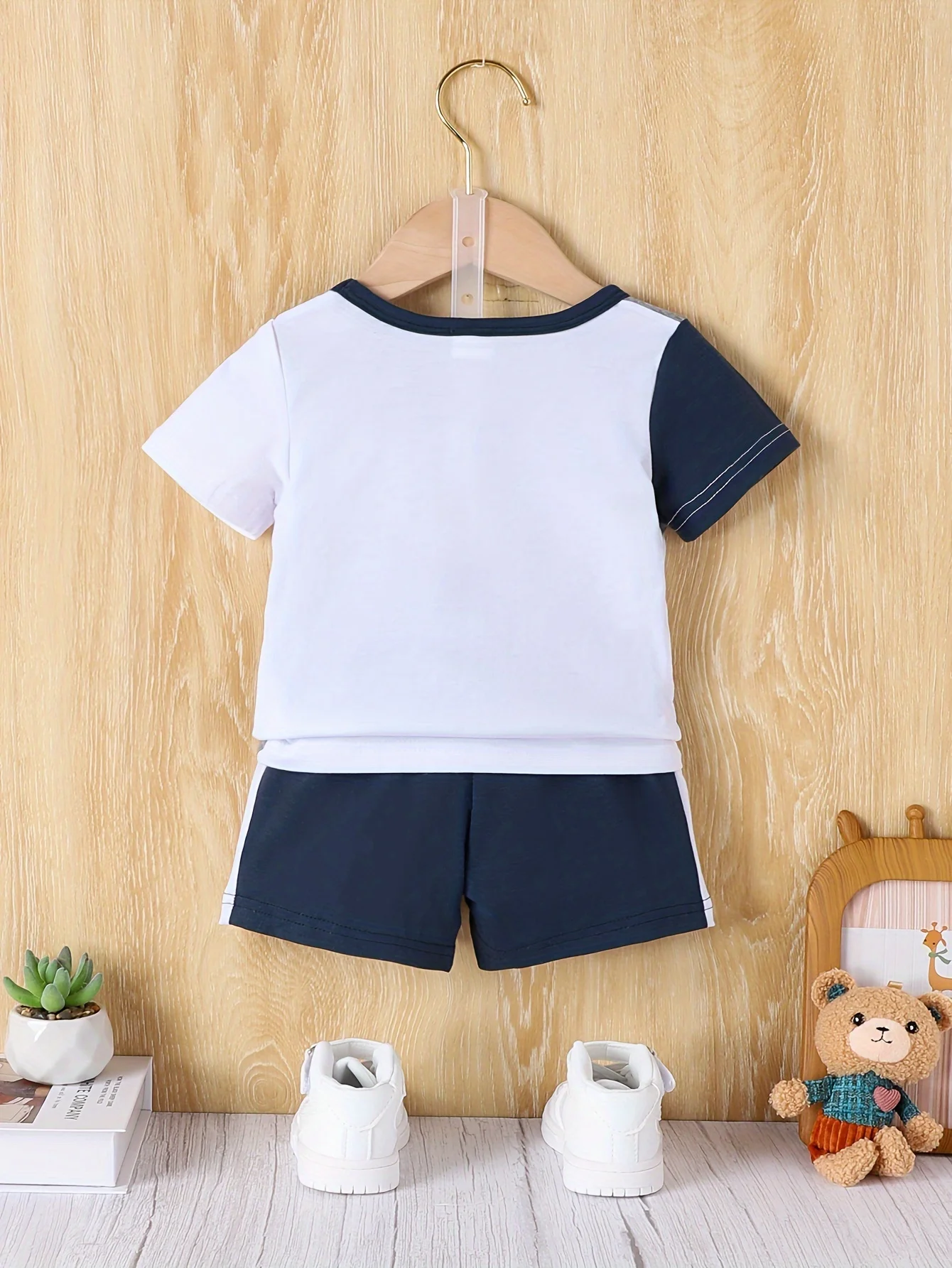 2-Piece Baby Boy Summer Leisure Sports Outdoor Breathable Comfort Color Patchwork Short Sleeve Shorts Set Small Dinosaur Pattern