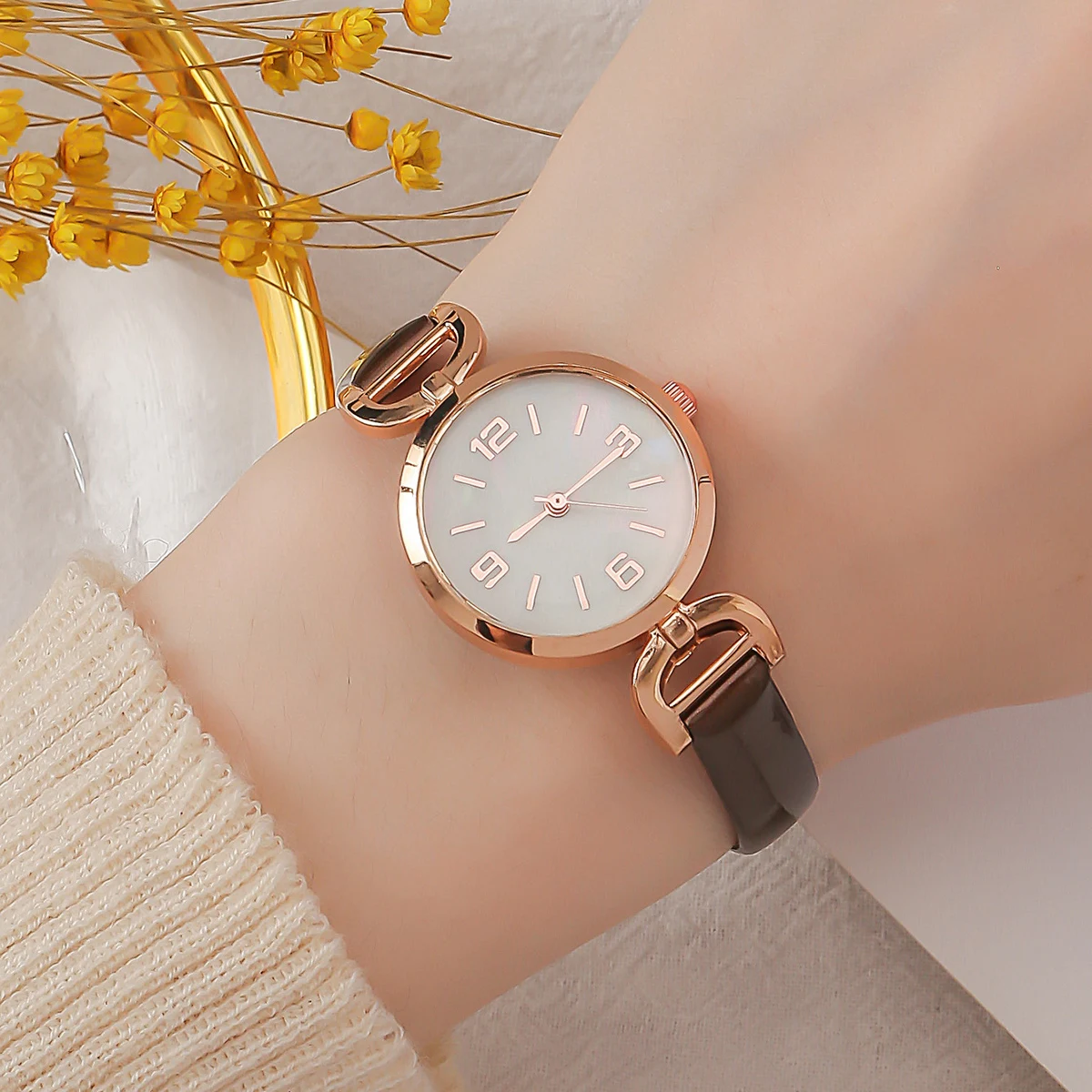 A Small Temperament Fresh Classic Fashion Simple Women\'s Quartz Watch, Used In Daily Life