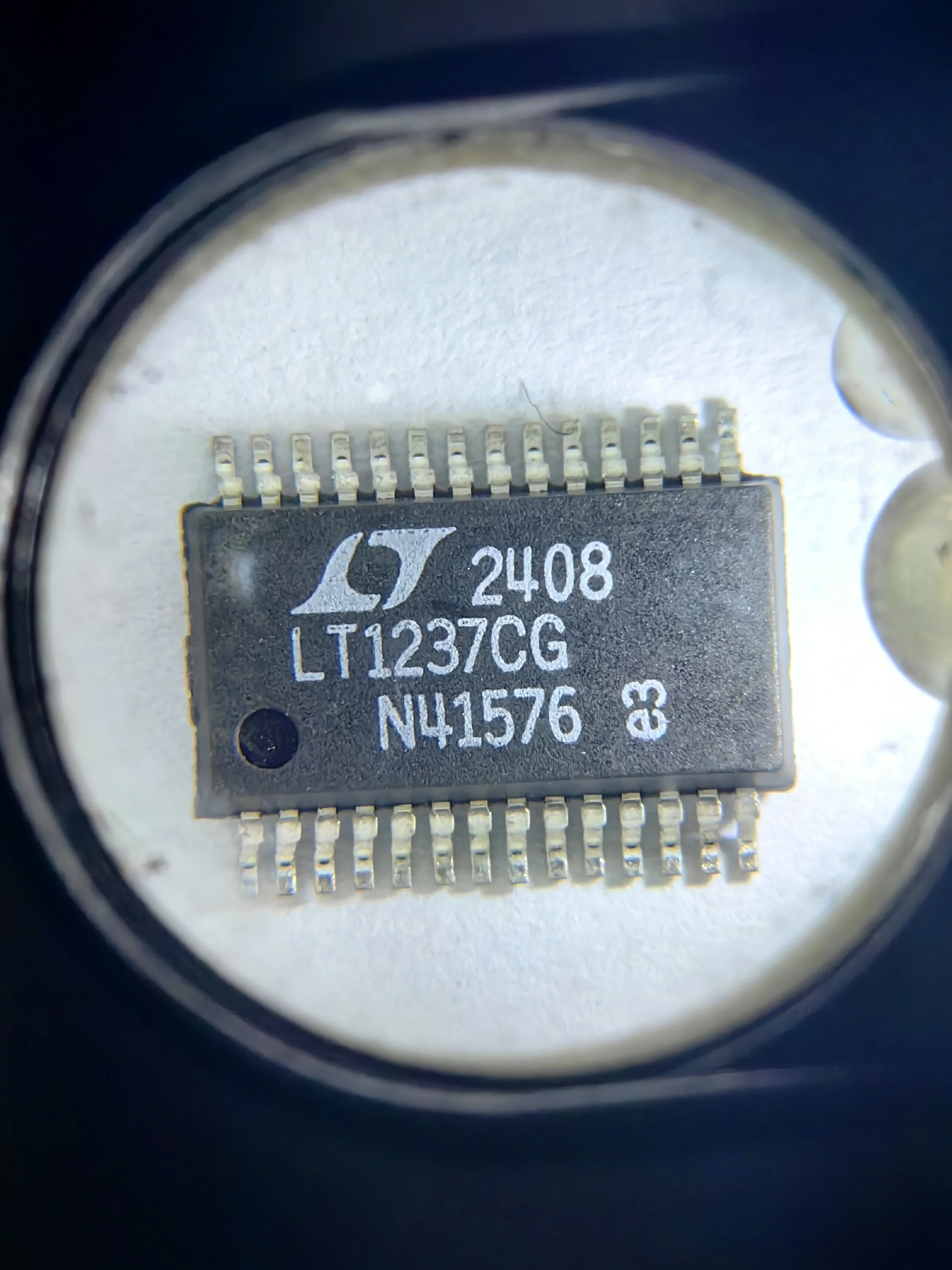 LT1237CG LT1237 - 5V RS232 Transceiver with Advanced Power Management and One Receiver Active in Shutdown