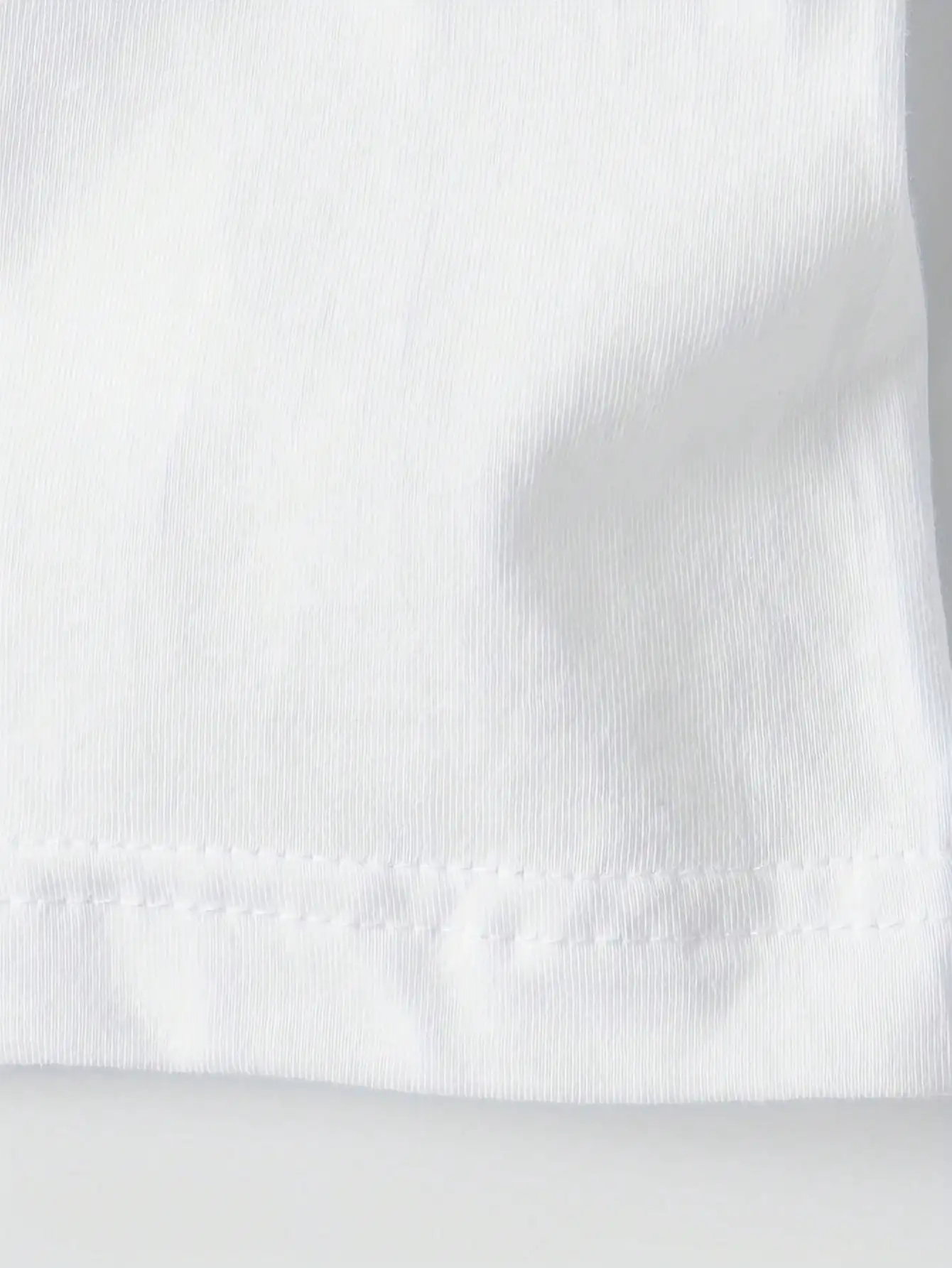 เสื้อยืดแขนสั้น Women's Quotes - แรงบันดาลใจจากดีไซน์ "Walk By Faith" จับคู่กับรองเท้าบูทยีนส์และดอกกุหลาบ ชุดลําลอง