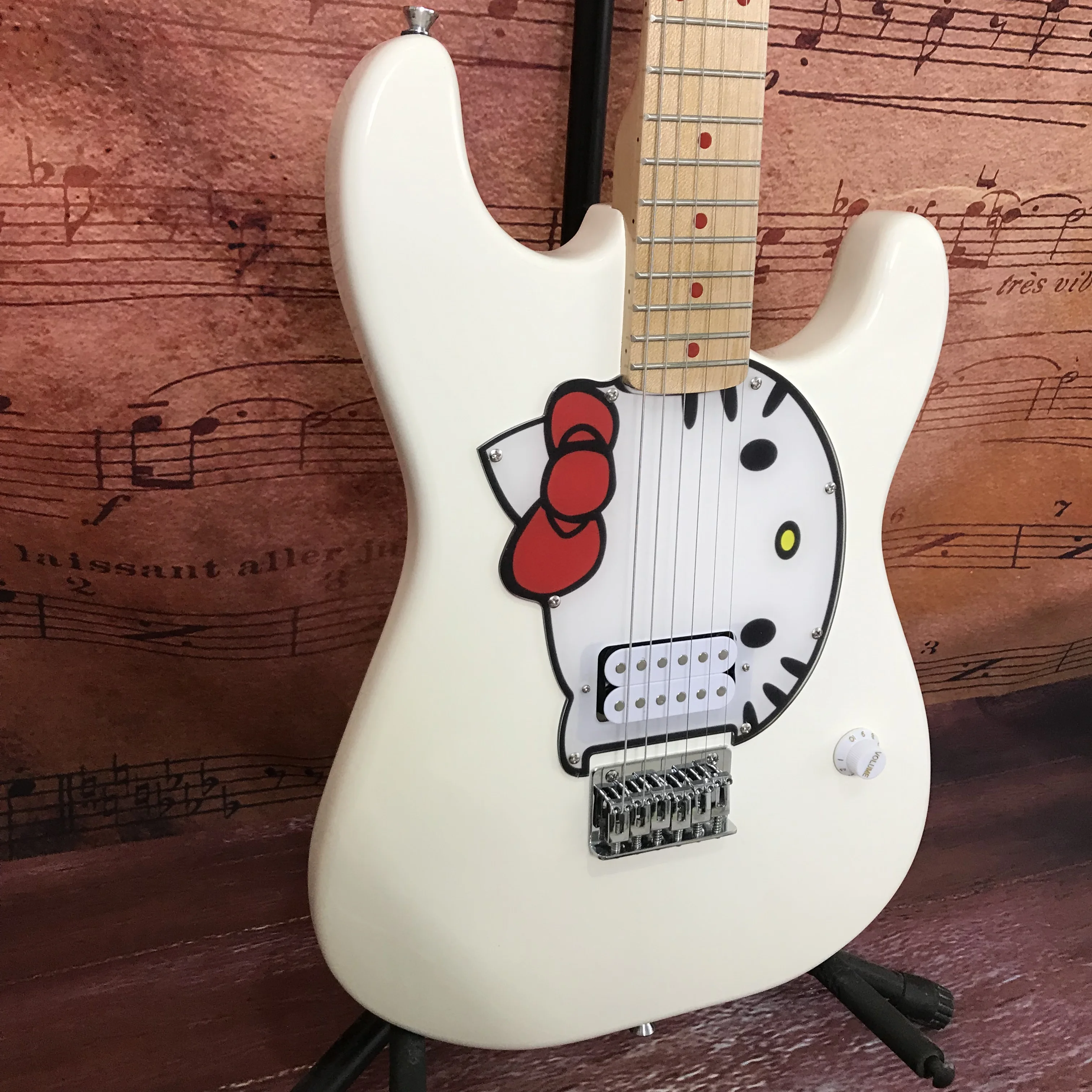 Chinese electric guitar Hello cat S T vintage white color basswood body maple neck High quality and low price hot sale