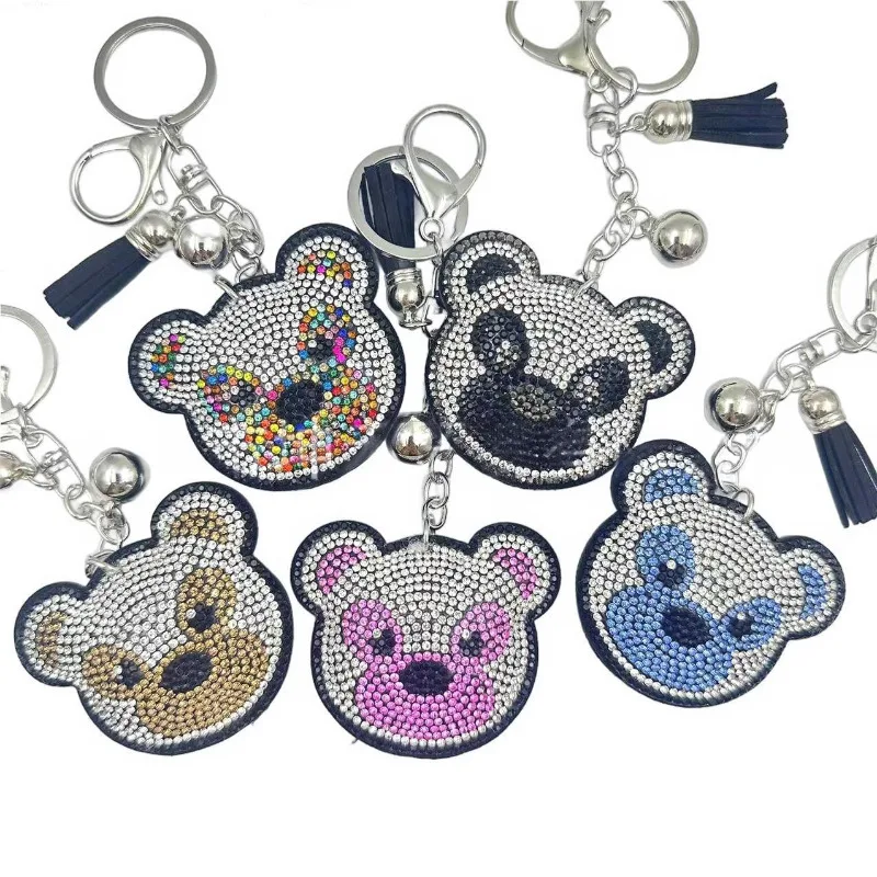 سلاسل مفاتيح رائعة برأس الدب مزينة بأحجار الراين المتلألئة والشرابات الأنيقة، مثالية لمحبي الموضة #1