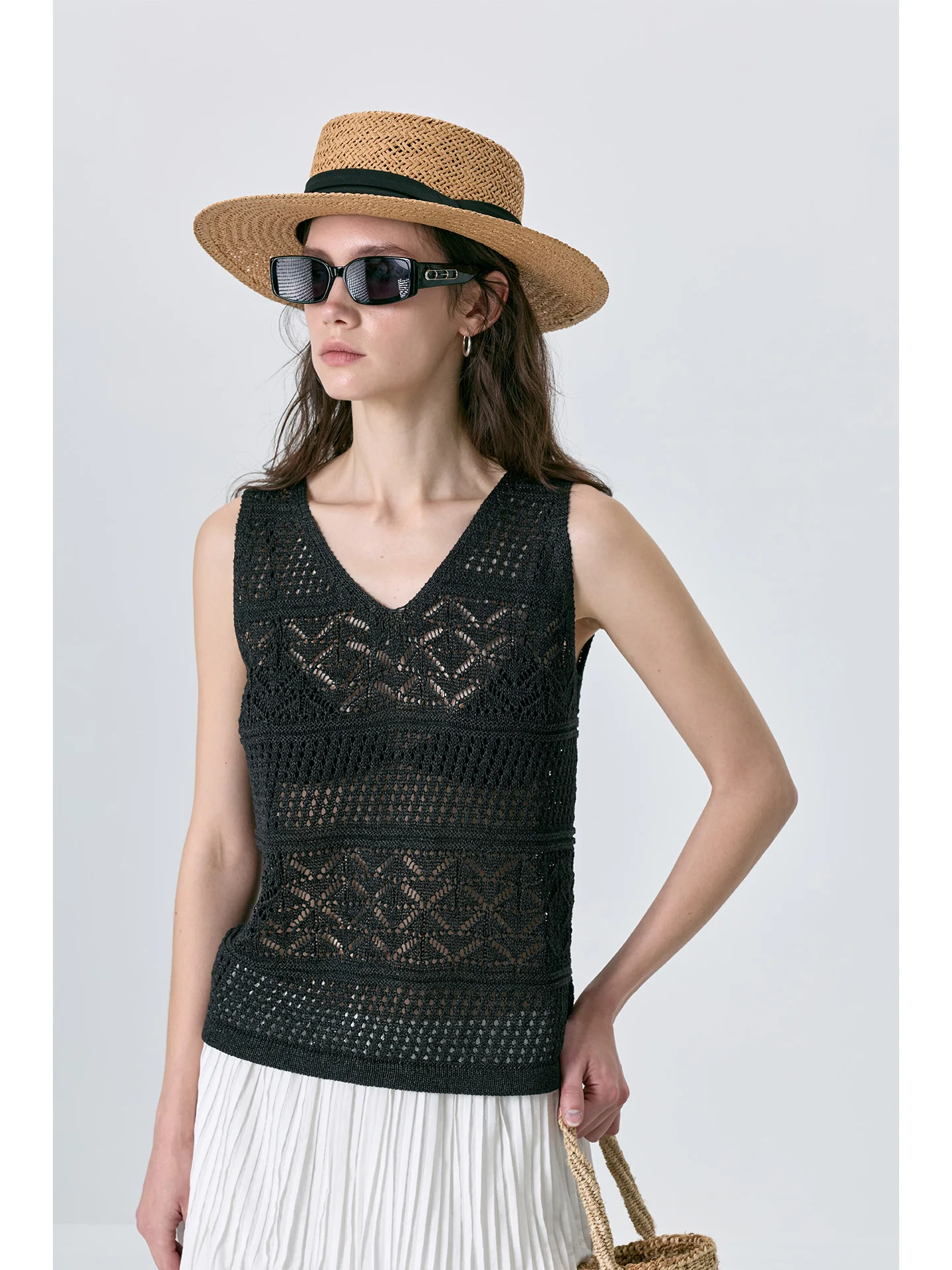

Dry Breathable Silk And Paper Yarn Hook Flower Hollow out Vest Women Sleeveless Top V Neck Knitted Sweater Casual Summer Wear