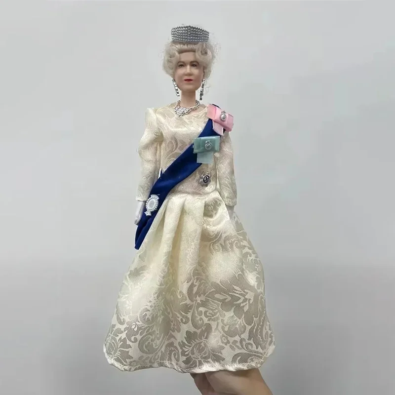 2022 Newest Queen Elizabeth II BJD Barbi Doll UK Queen Platinum Jubilee Dress Royalty Monarchy Collectors Toys For Children Gift