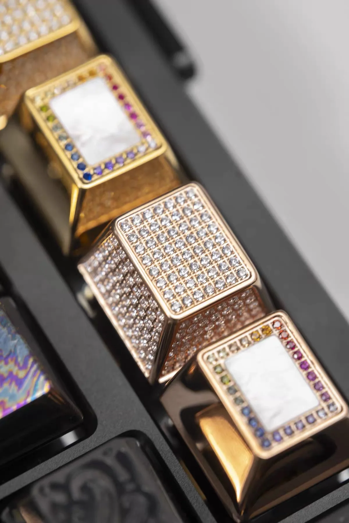 BLACKeys Titanium alloy keycaps with gemstones, featuring pearl mother-of-pearl design.