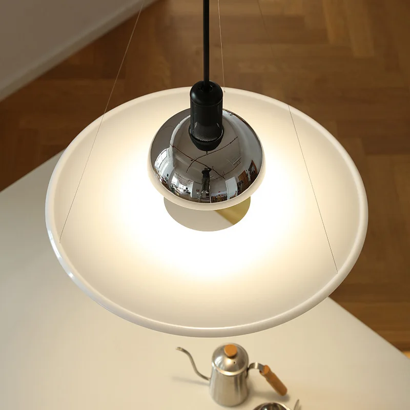 Frisbi-Lampe Suspendue en Lévitation de Styliste poumons, Luminaire Décoratif d'Nik, Idéal pour un Bar, une Chambre à Coucher ou un Salon