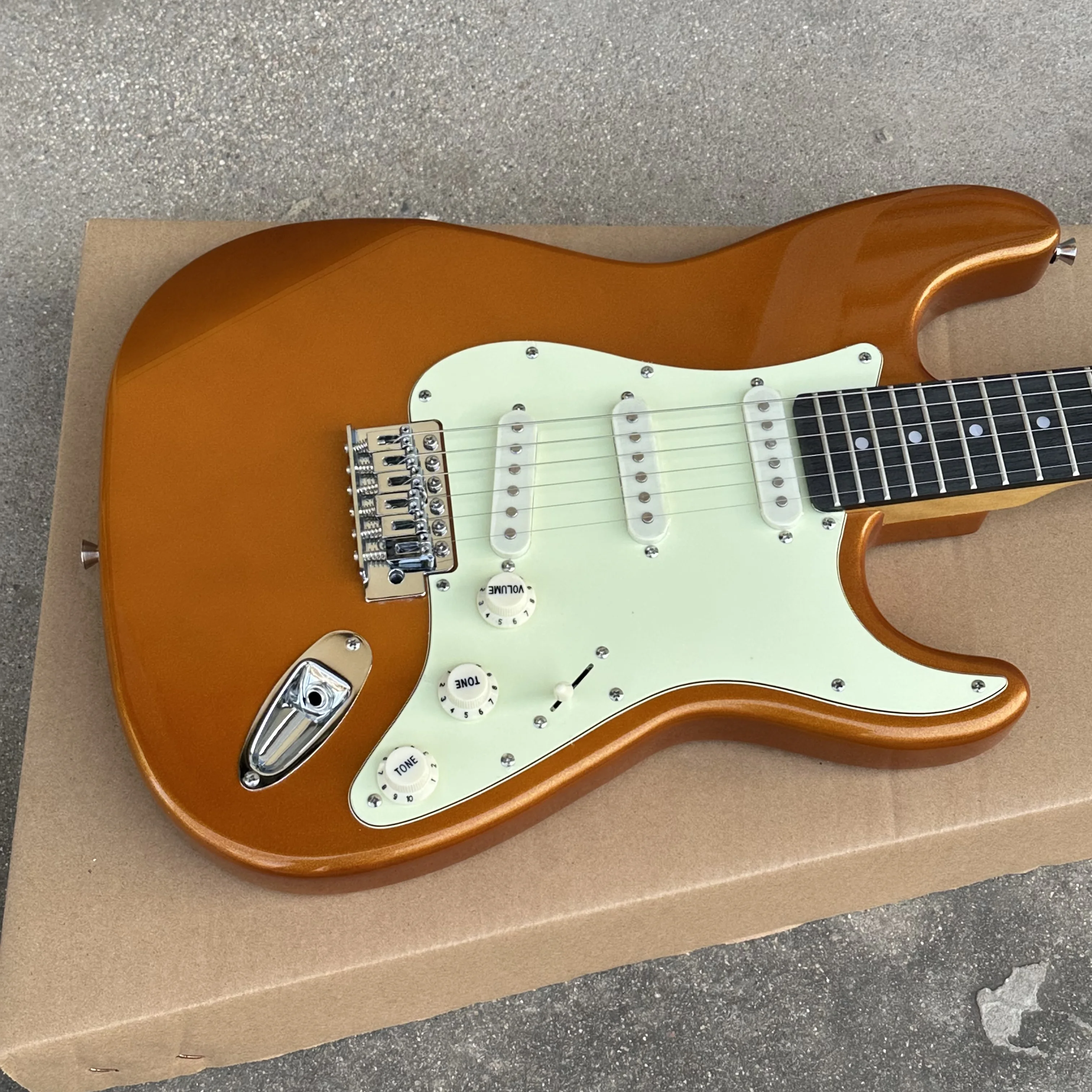 

NEW Gold STS Unisex Solo Pop 22 Tone Rosewood Fingerboard Body FREE SHIPPING