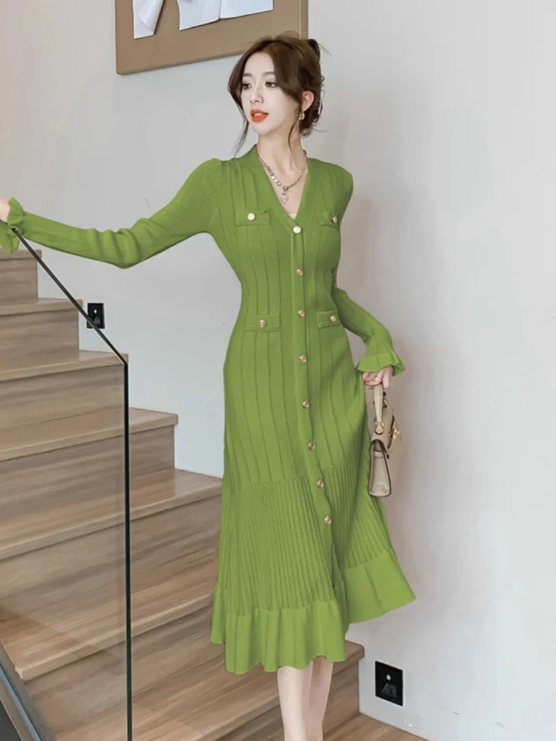 

Элегантное тонкое платье-свитер женское, осень-зима 2025 года, однобортное трикотажное платье во французском стиле с рыбьим хвостом W1745