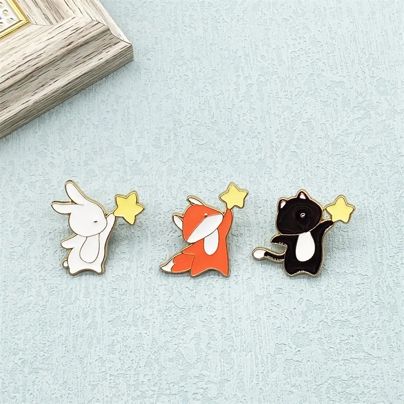 Creative Hand Picking Stars Alloy Enamel Brooch Cartoon Cute Little Fox Rabbit Holding Star Badge Bag Clothing Pin Jewelry Gift