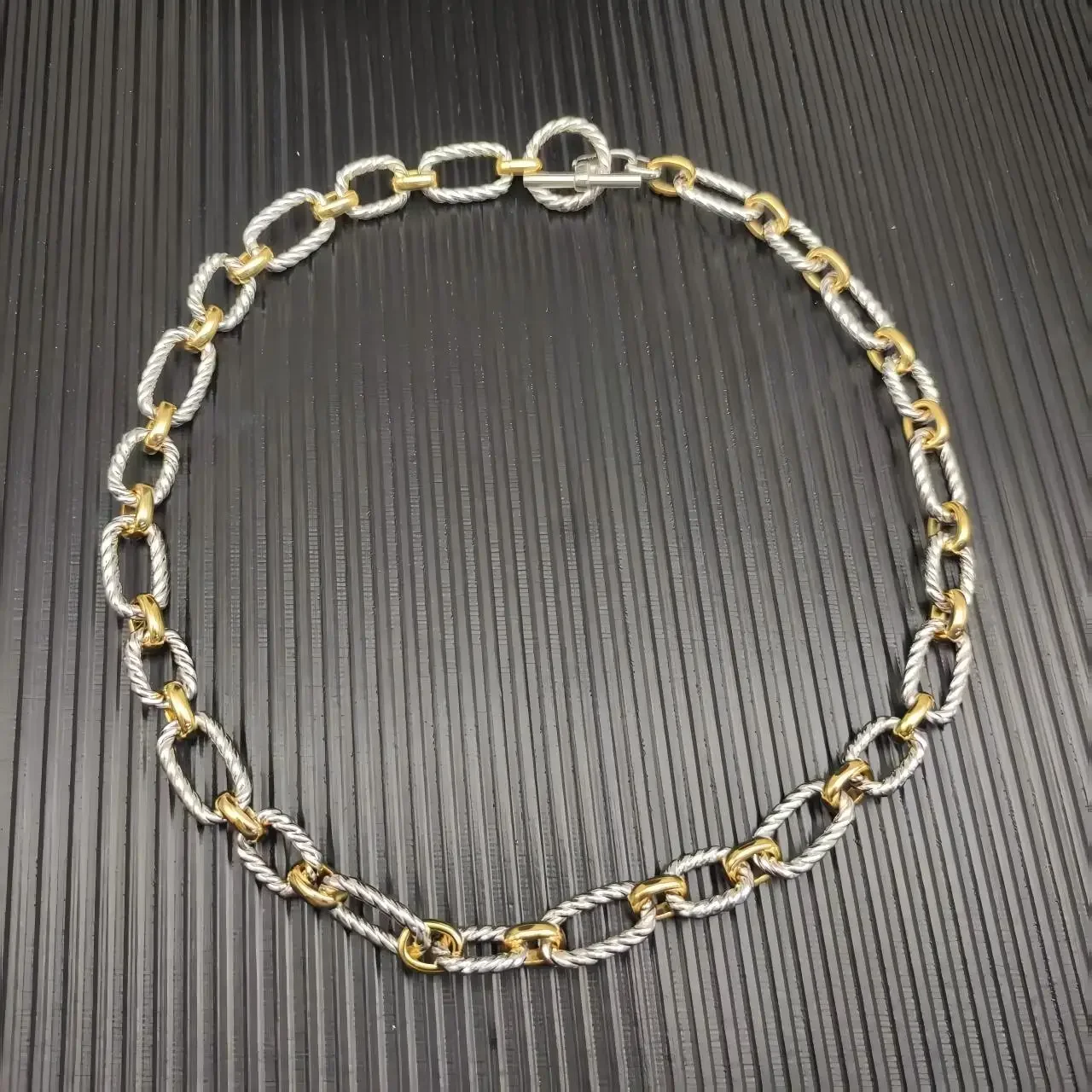 

2025 New DY Classical Style Love Pendant Necklace Exquisite Diamond Elegant and Delicate Jewelry Suitable for Any Occasion