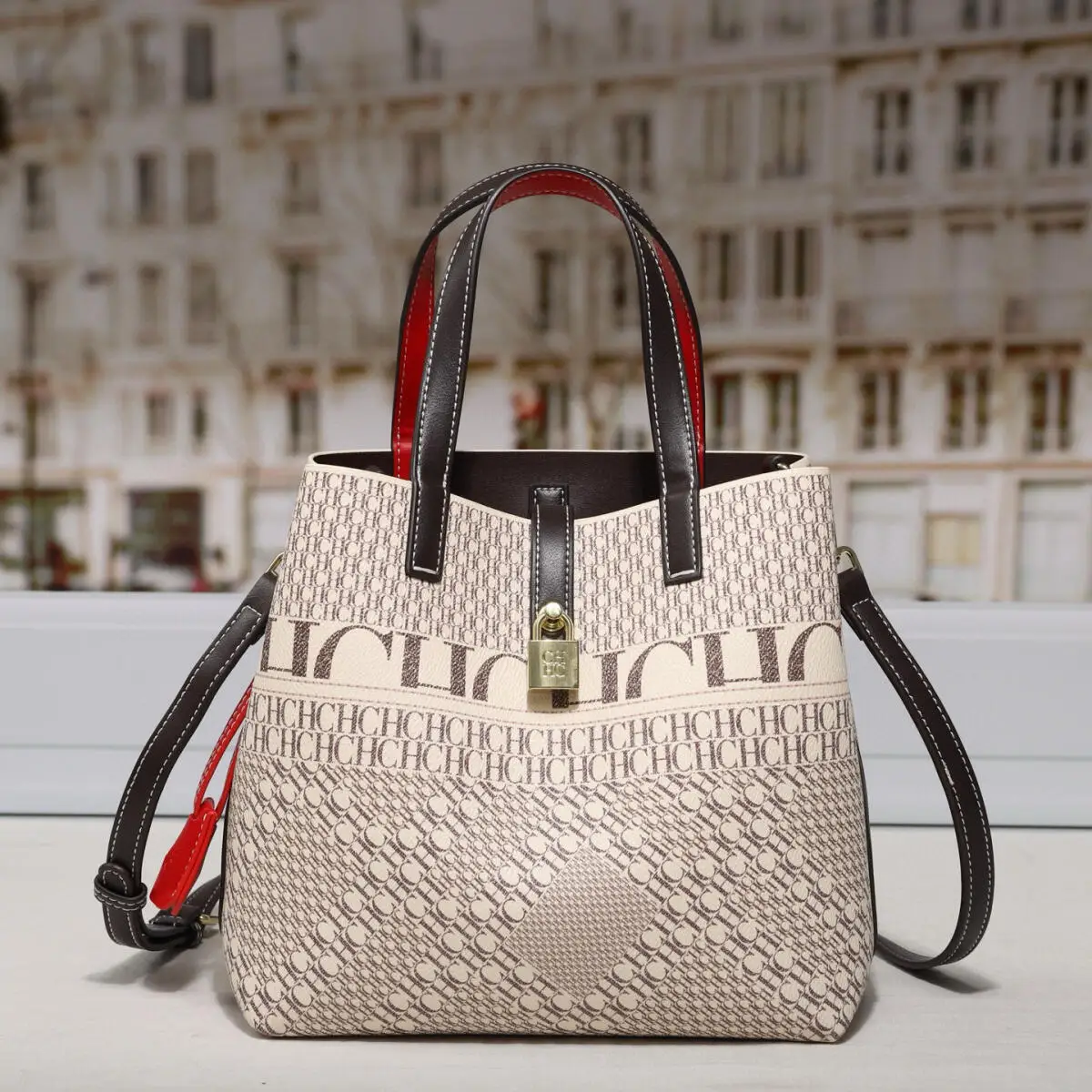 

Exquisite Women's High-Quality Pvc Crossbody BucketBag with ClassicLetter Printing Design Light Luxury and Large CapacityHandbag