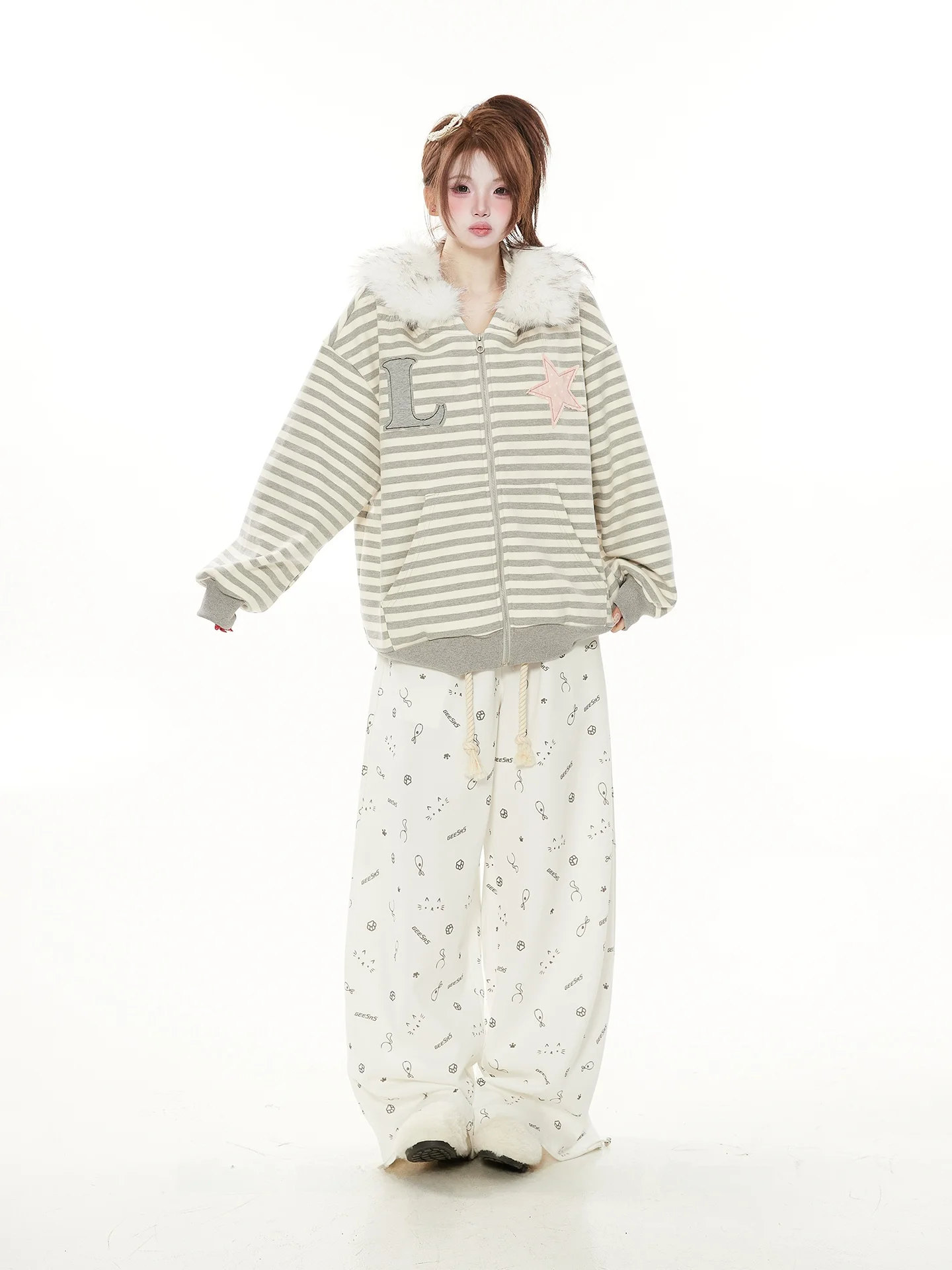 

Корейский дизайн, свободный полосатый кардиган-свитшот, женская весенне-осенняя новинка 2026 года, универсальная куртка на молнии с меховым воротником