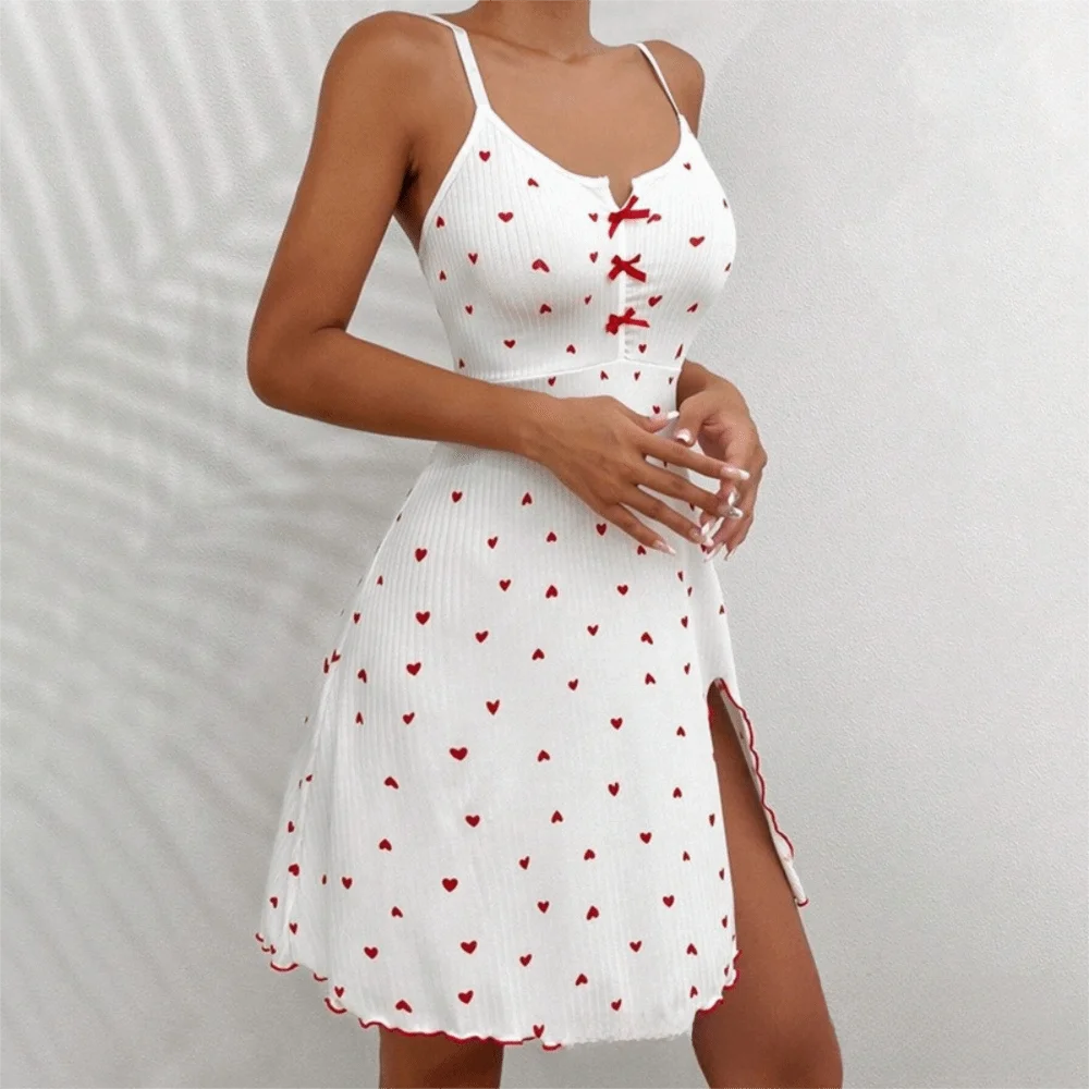 

Элегантная ночная сорочка с принтом в виде сердечек, V-образным вырезом, разрезом и бретелями, удобная, дышащая, для дома, женская.