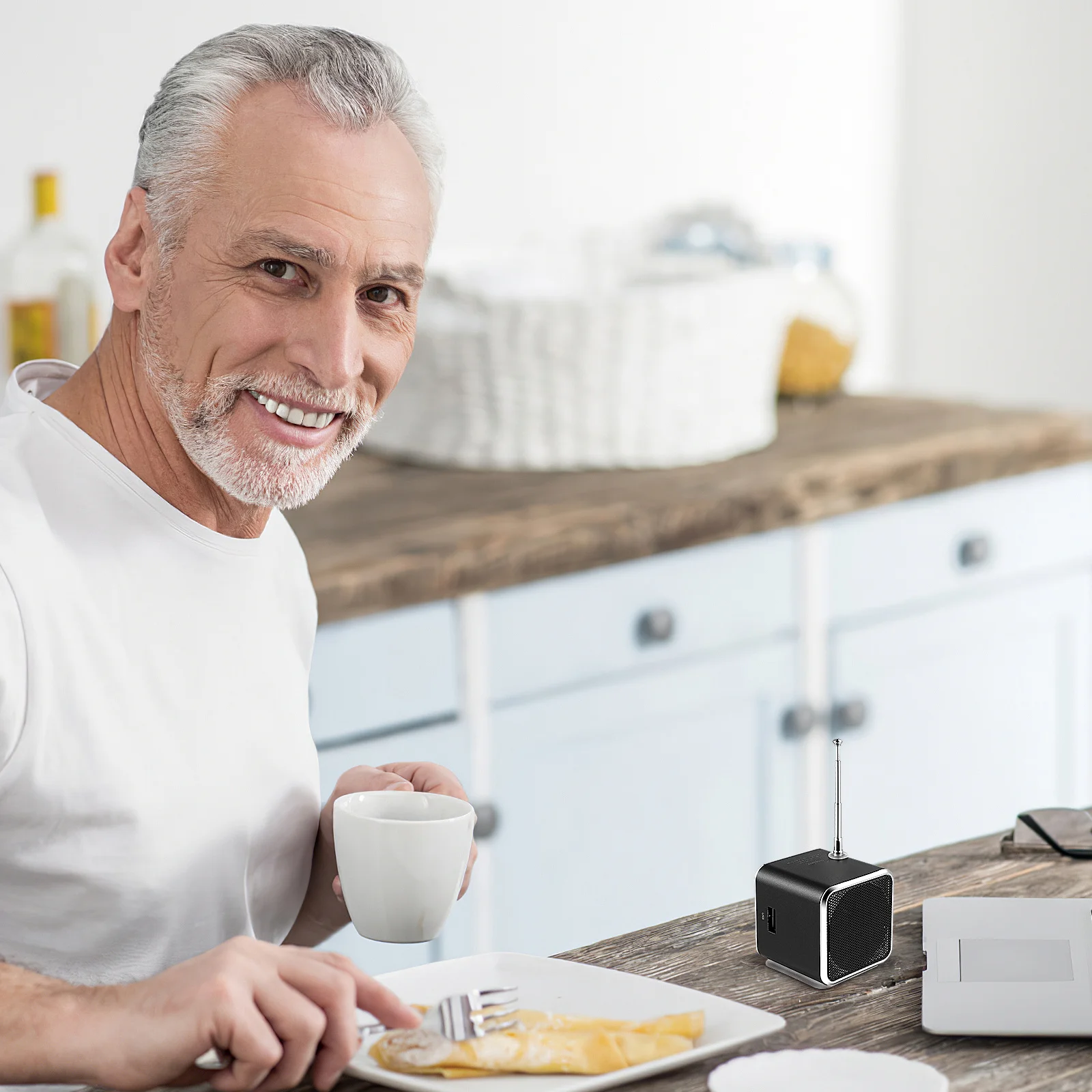 

Wireless Mini Speaker with Fm Radio Portable for Travel Outdoor Black Soundbox Speaker