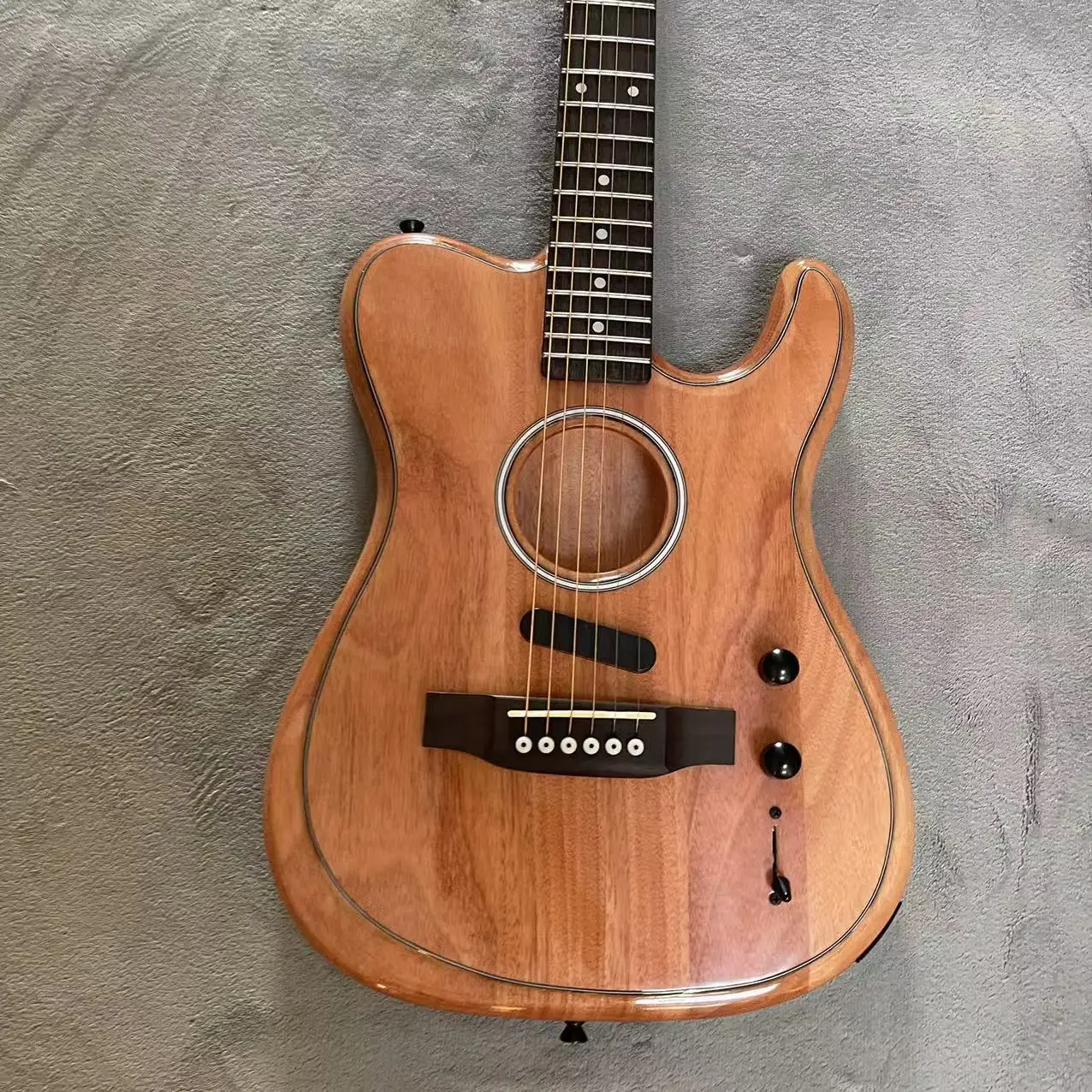 Electric Guitar Half Hollow 6-Chord Electric Guitar, with a natural wood color body and factory photos. In stock, order and ship