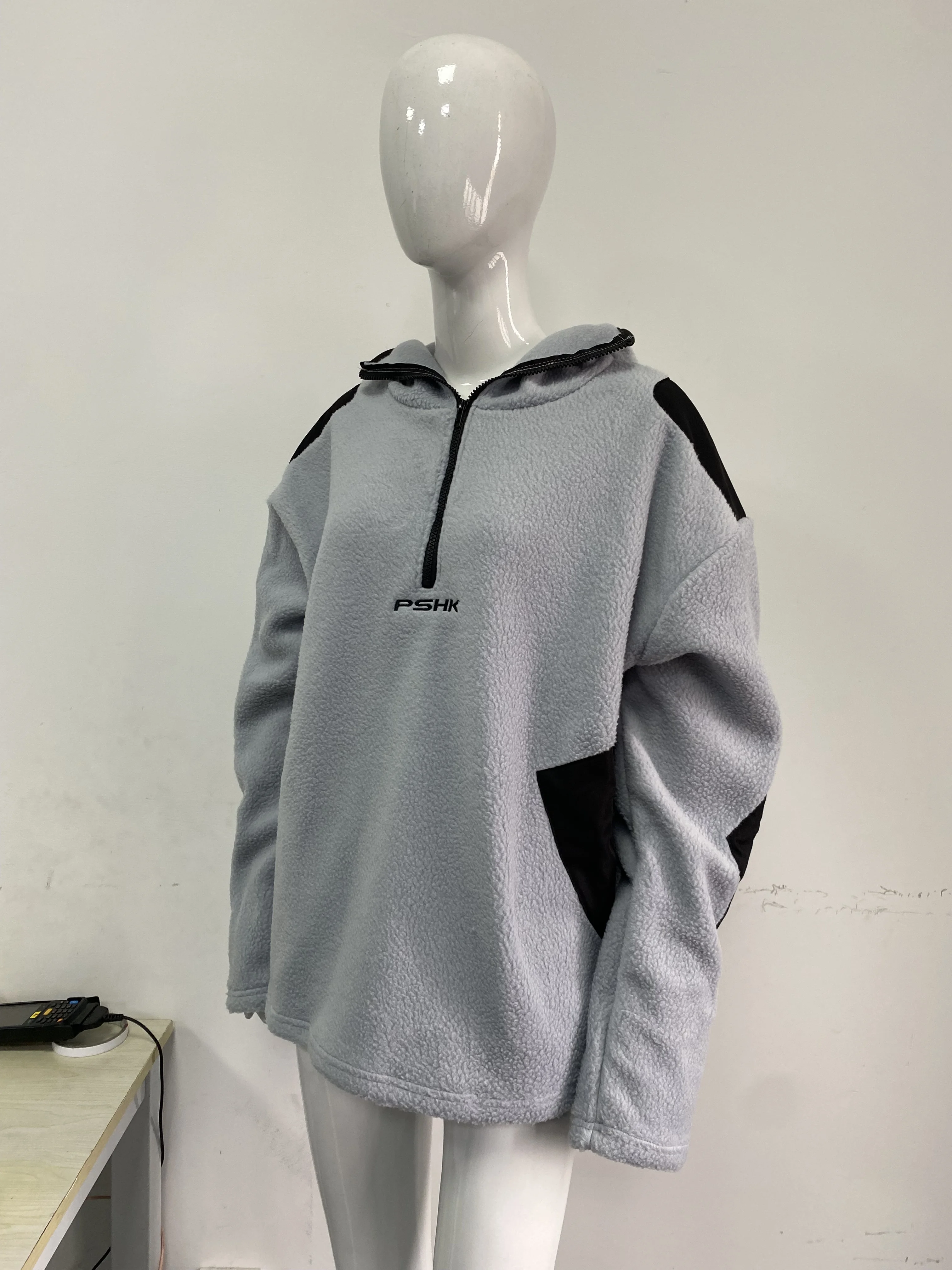 

Autumn and Winter American Street Color blocked Fashion Lamb Wool Hoodie Zipper Jacket Retro Embroidered Hoodie Couple's Style