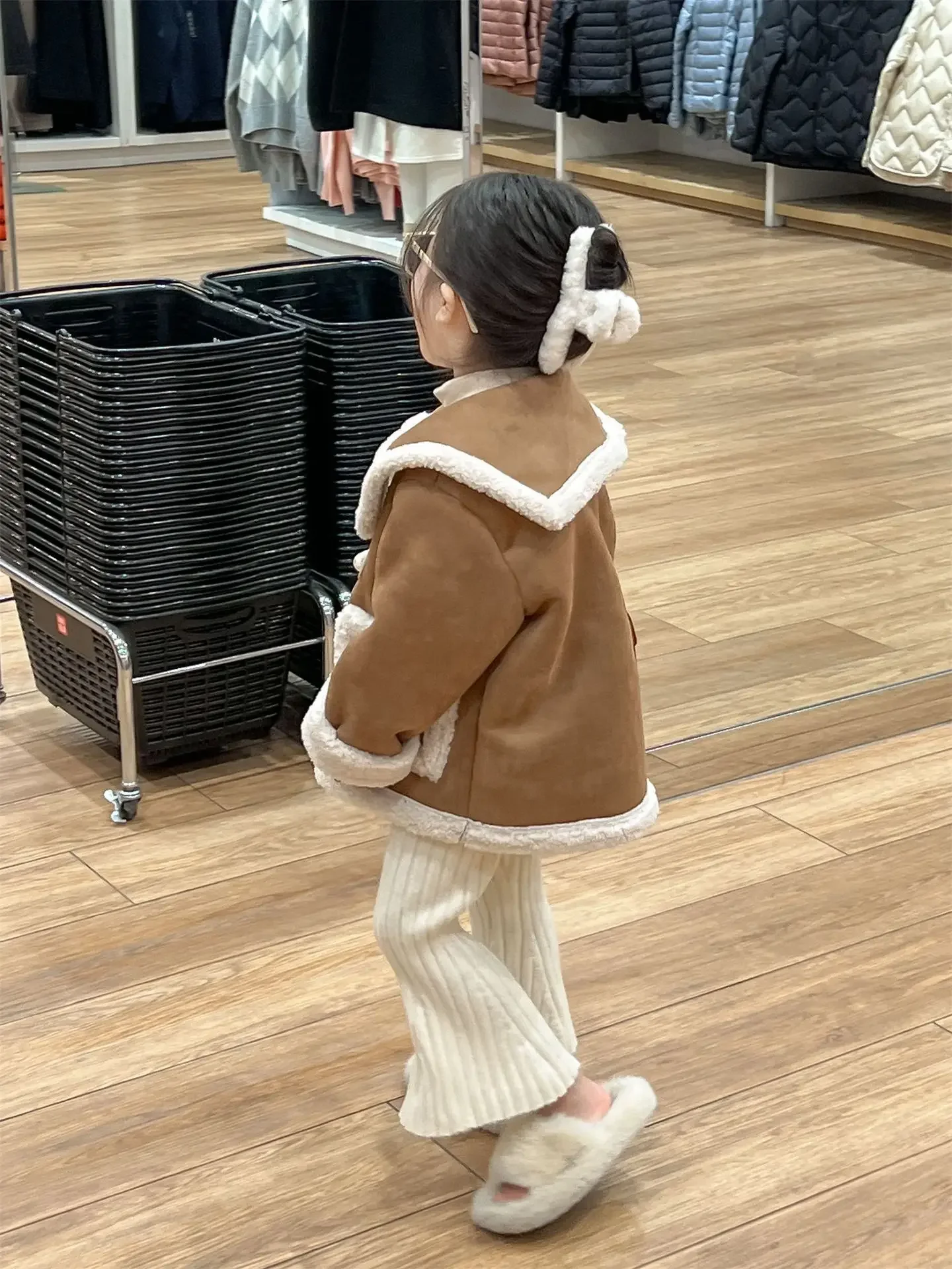 Girl Coat Clothing 2023 Winter Girl Fur Integrated Suede Composite Integrated Pearl Buckle with Velvet Thickening Winter Coat