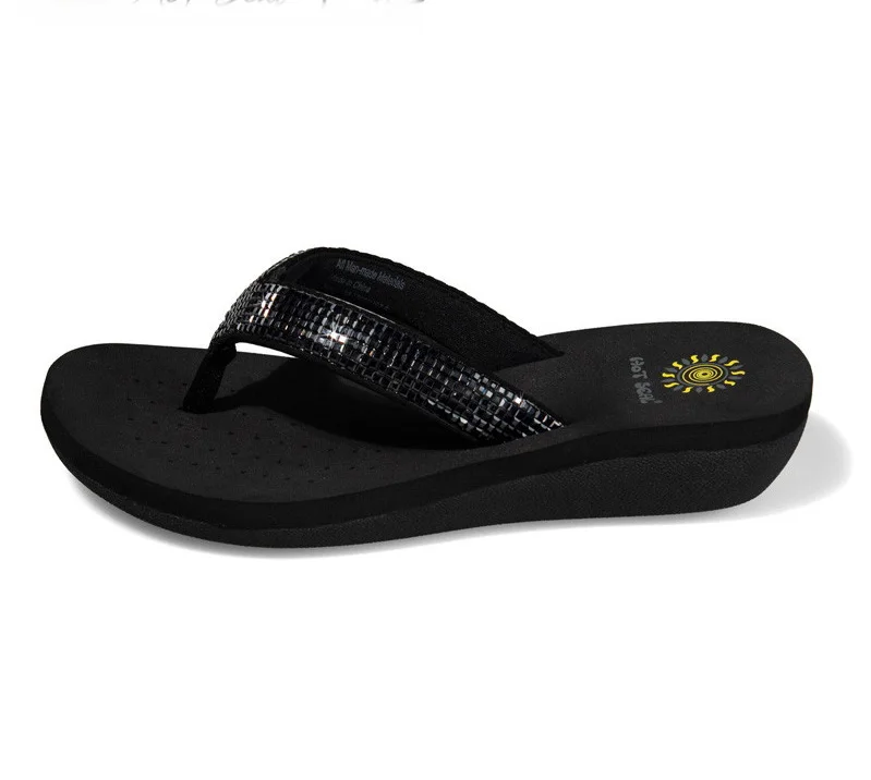 New Arrival Summer Rhinestone Slope Heel Herringbone Tuo Round Head Anti Slip New Spring Slippers Slides Women Shoes for Women