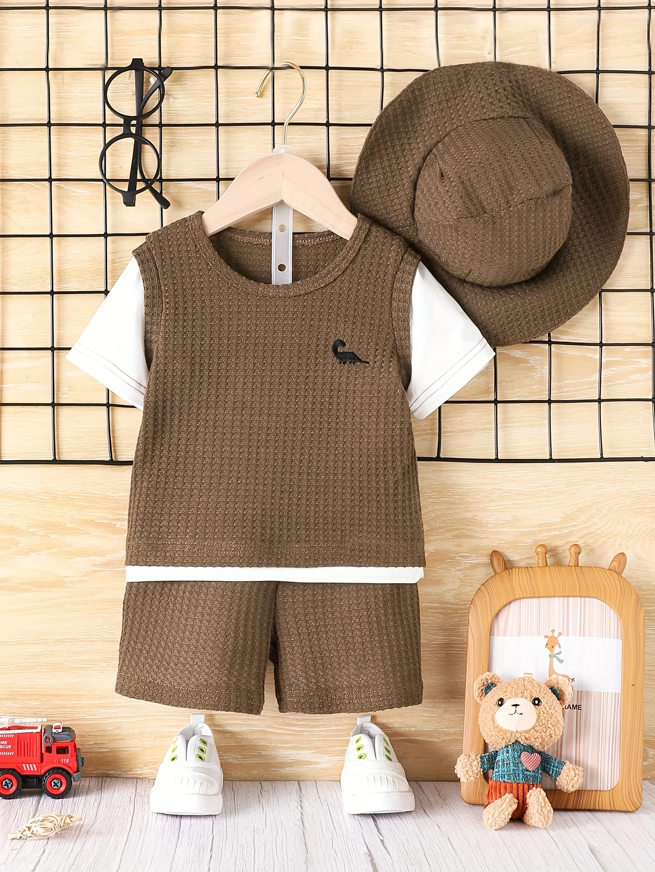 Boy Summer Outdoor Hiking Short Sleeve + Shorts + Fisherman Hat 3 Pieces of New Casual Fashion Boy Seaside Beach Holiday Set