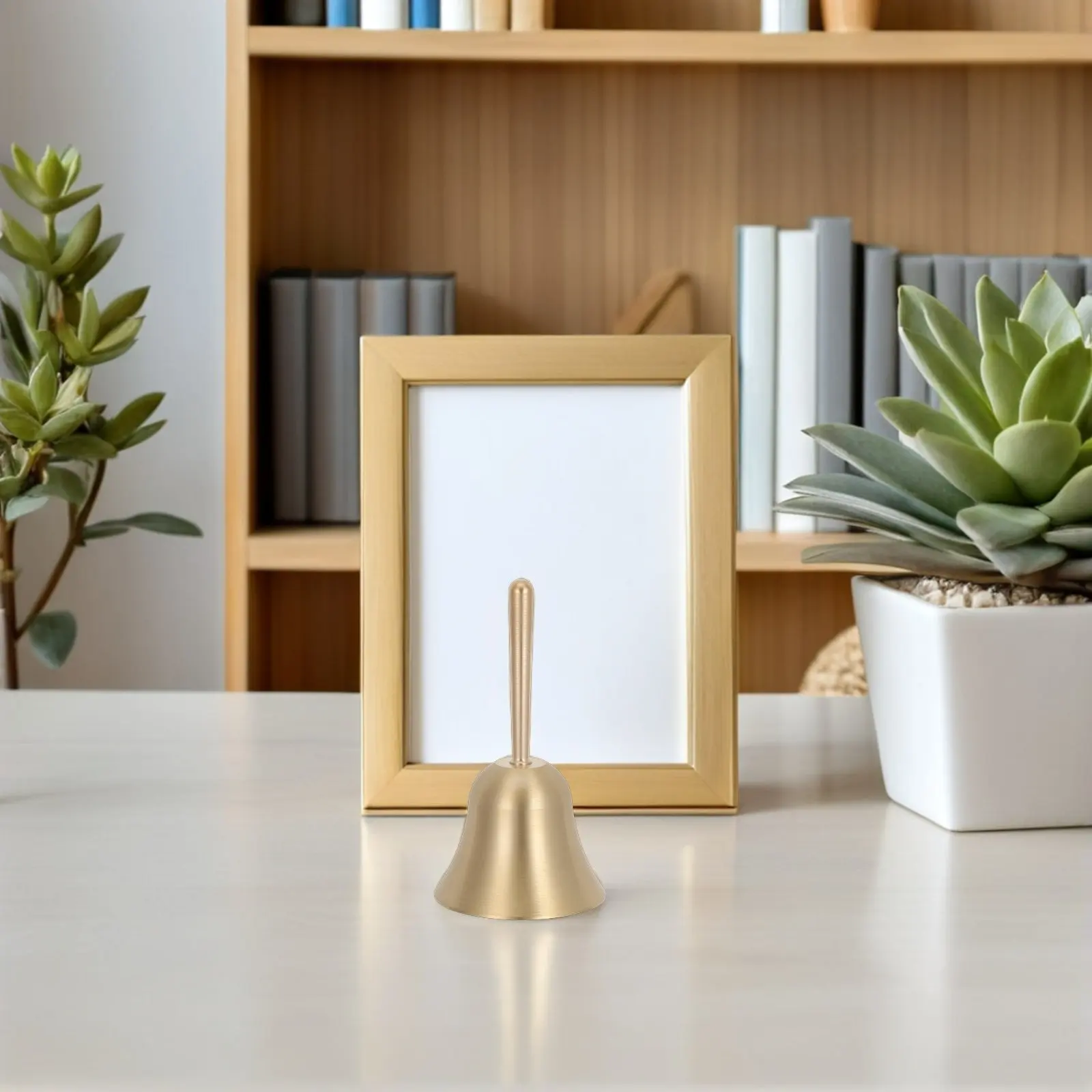 

Латунный ручной колокольчик 5 см: Элегантный винтажный стиль, чистый мелодичный звук для обслуживания, управления классом, украшения обеденного стола