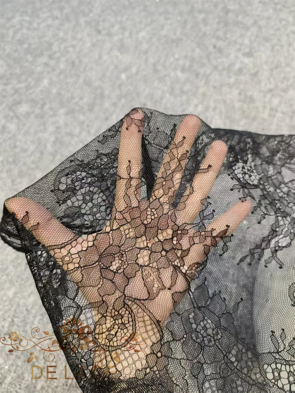 XXHB Delicado Macio Cílios Chantilly Lace Guarnições Padrão Floral Renda Oco Out Vestido de Noiva Tecido de Renda